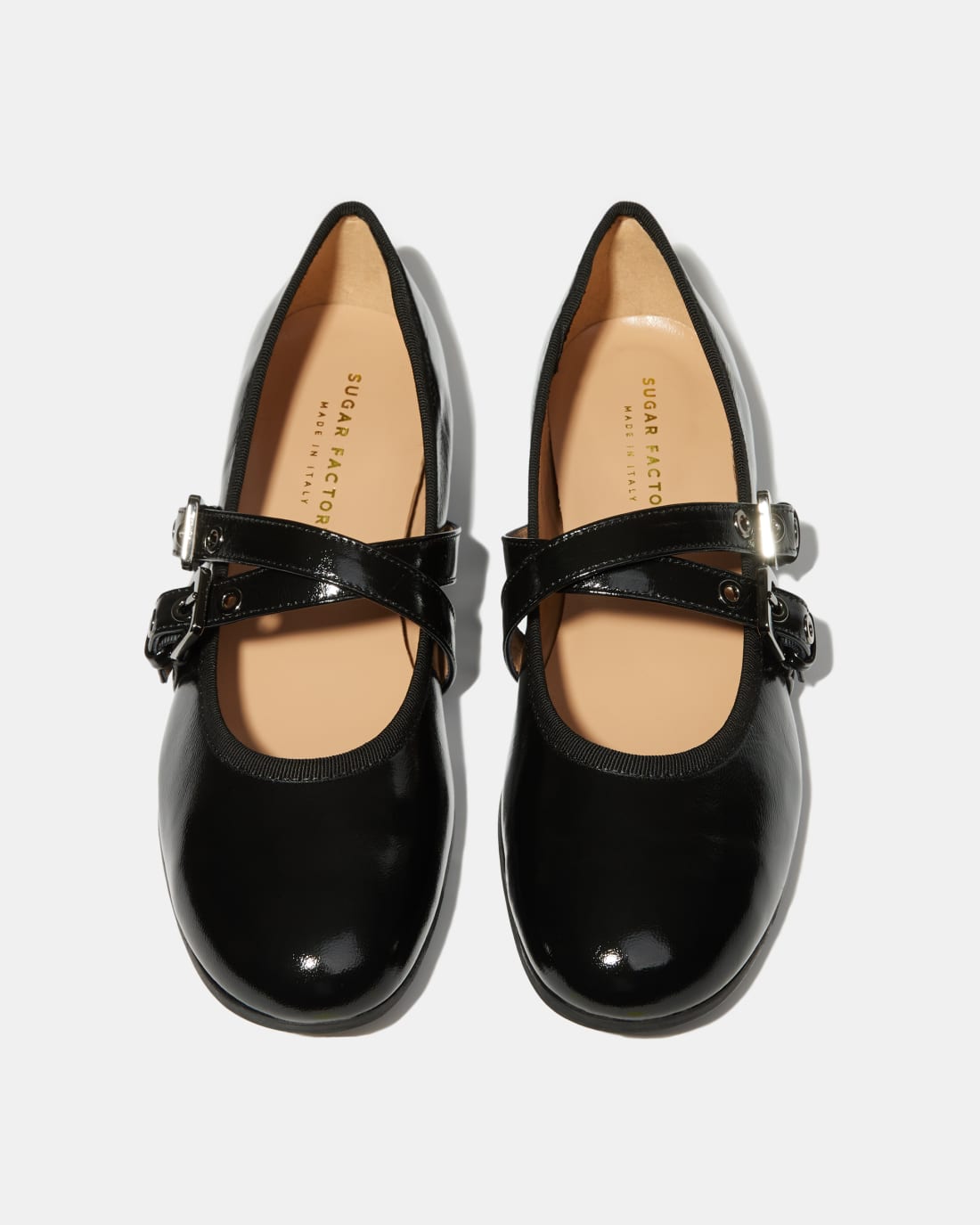 Черные туфли на ремешке