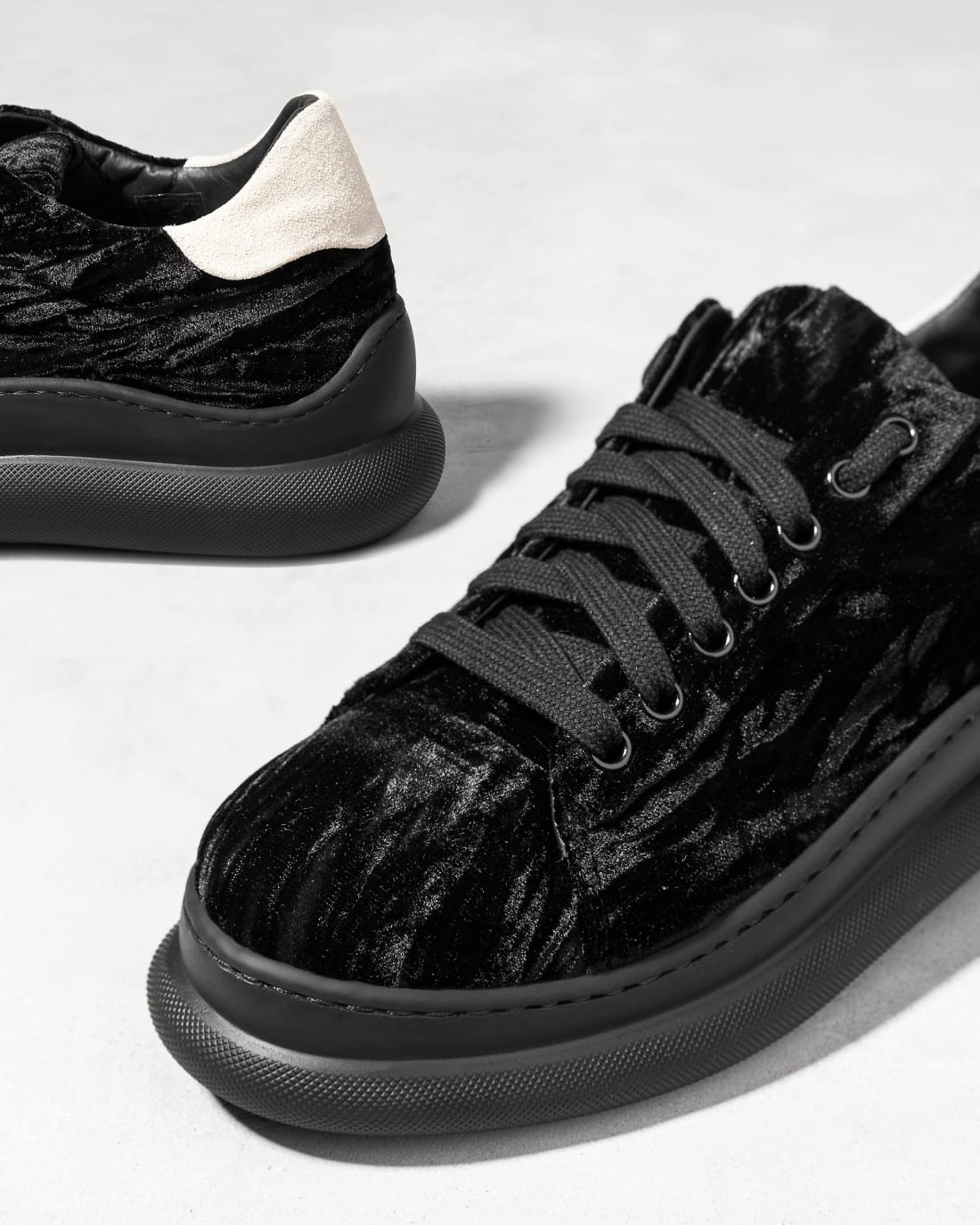 Черные полуботинки из велвета