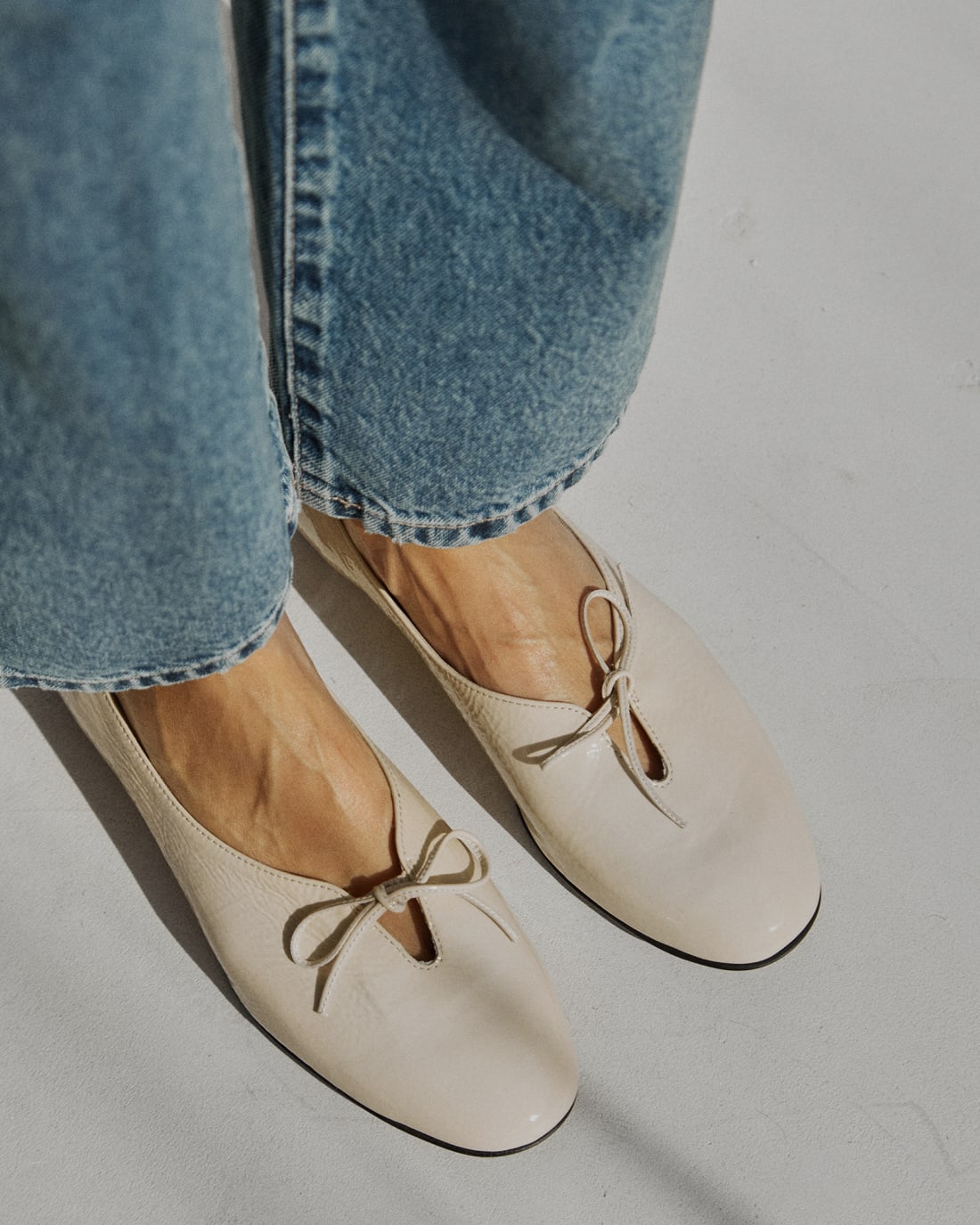Белые туфли из натуральной кожи