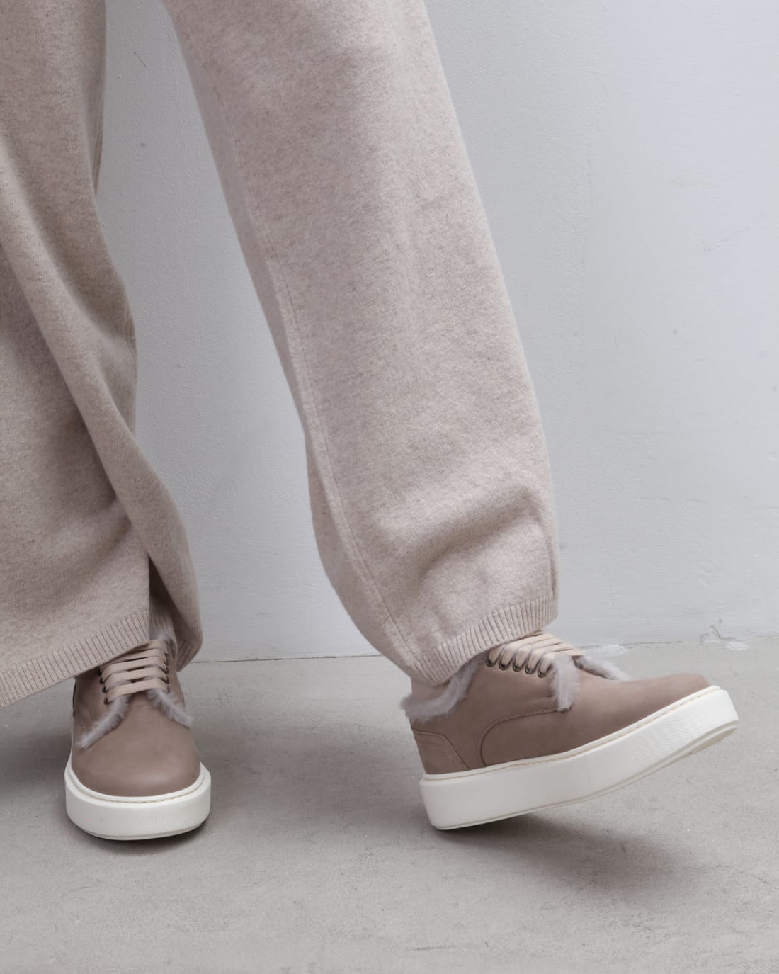 Серые кожаные полуботинки на меху