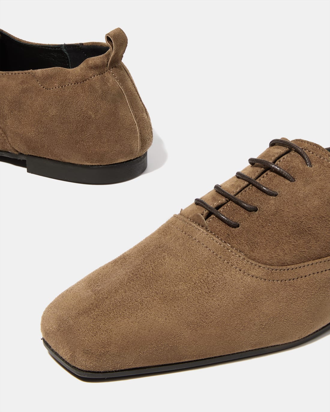 Бежевые замшевые туфли