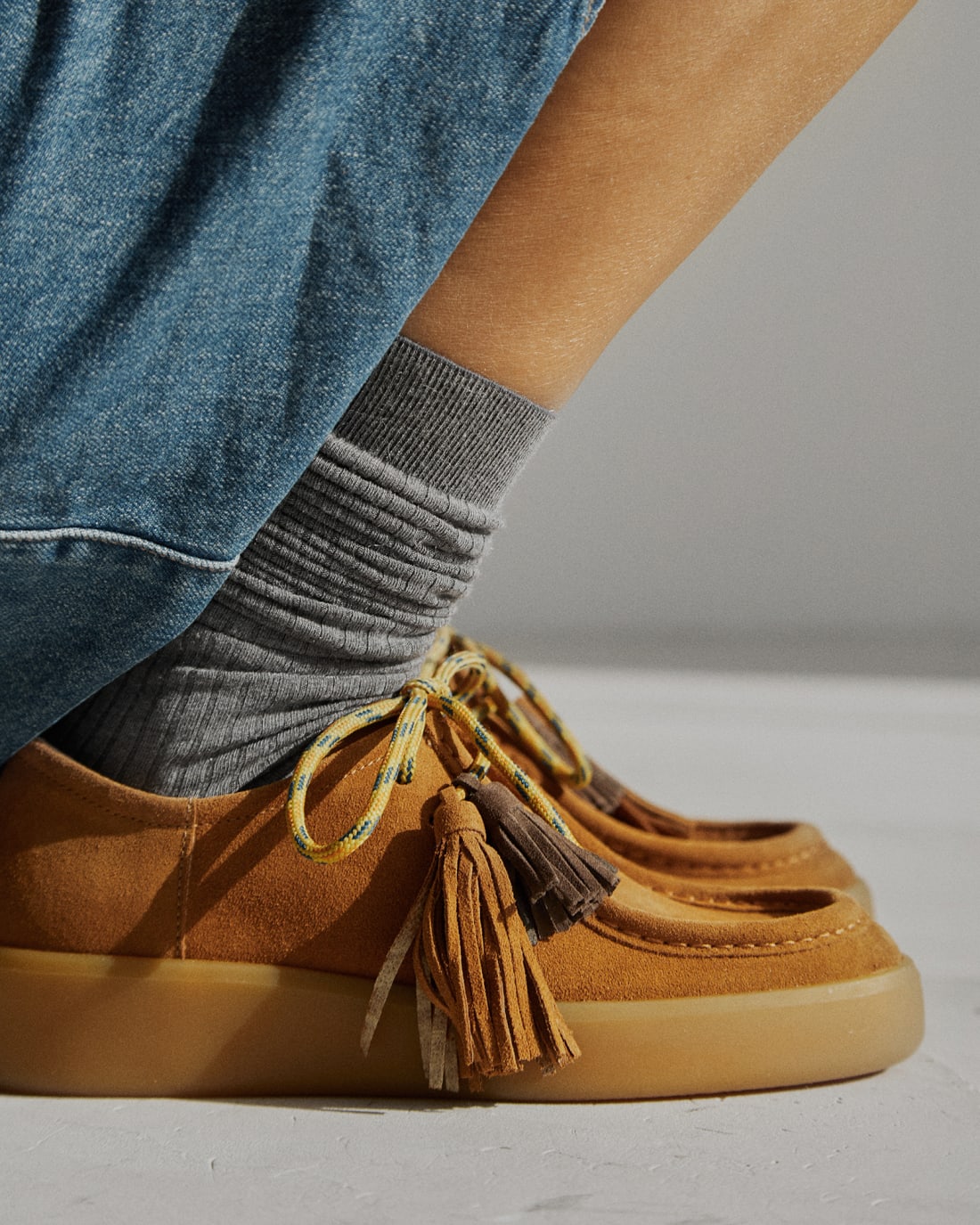 Коричневые замшевые полуботинки с кисточками