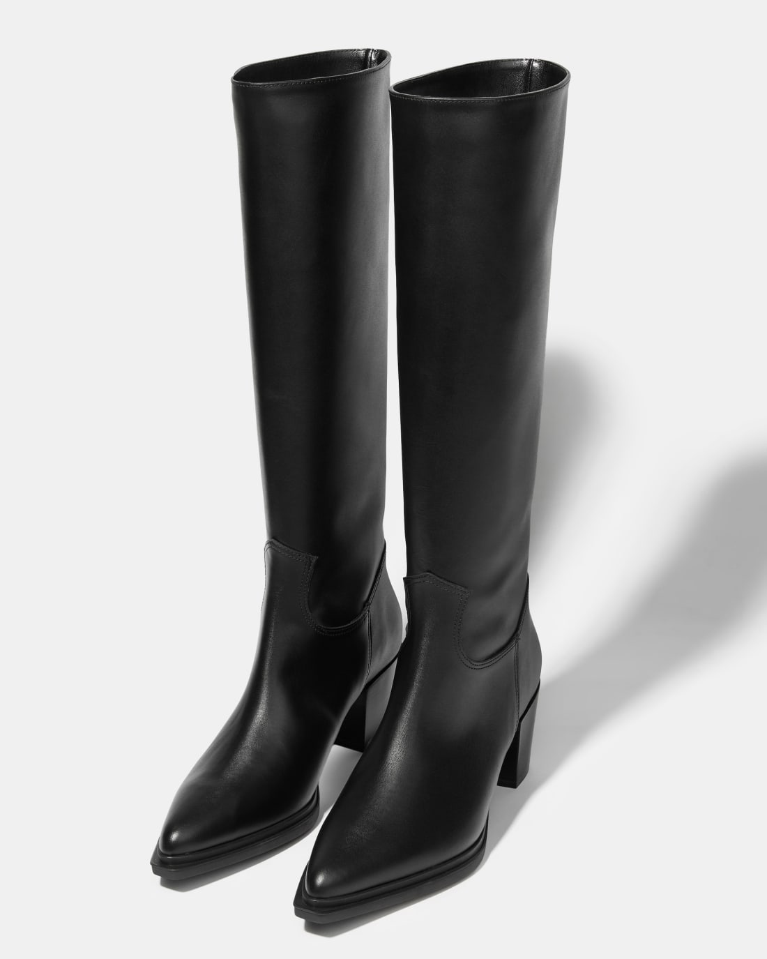 Черные сапоги из натуральной кожи