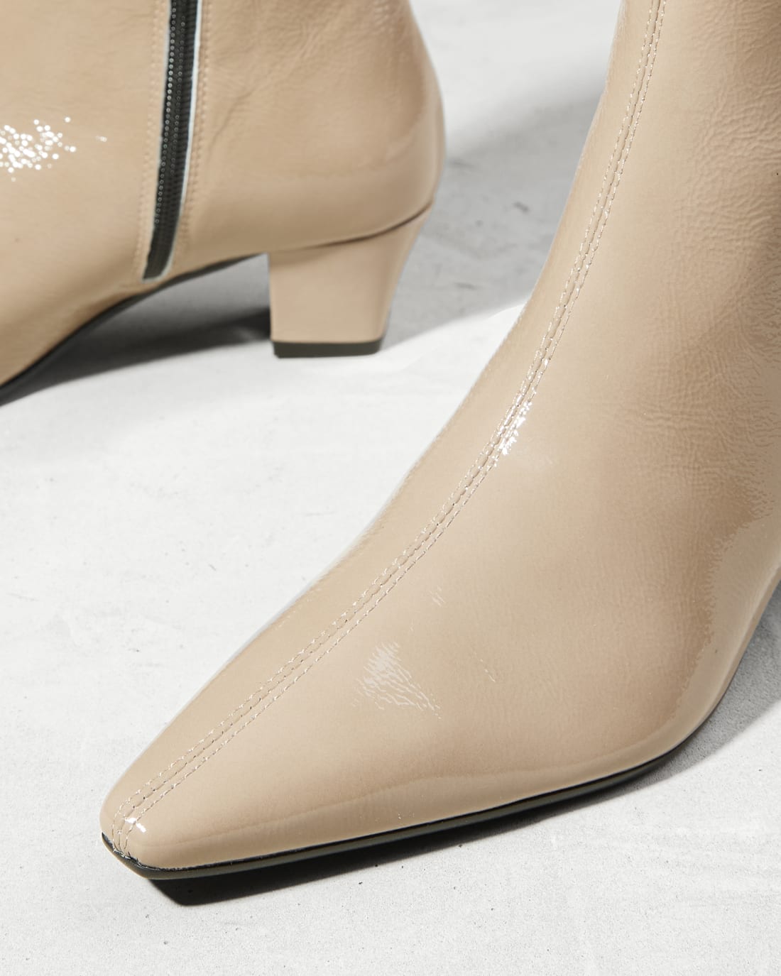 Ботинки из лакированной кожи серо-бежевого цвета - Image 3 of 7