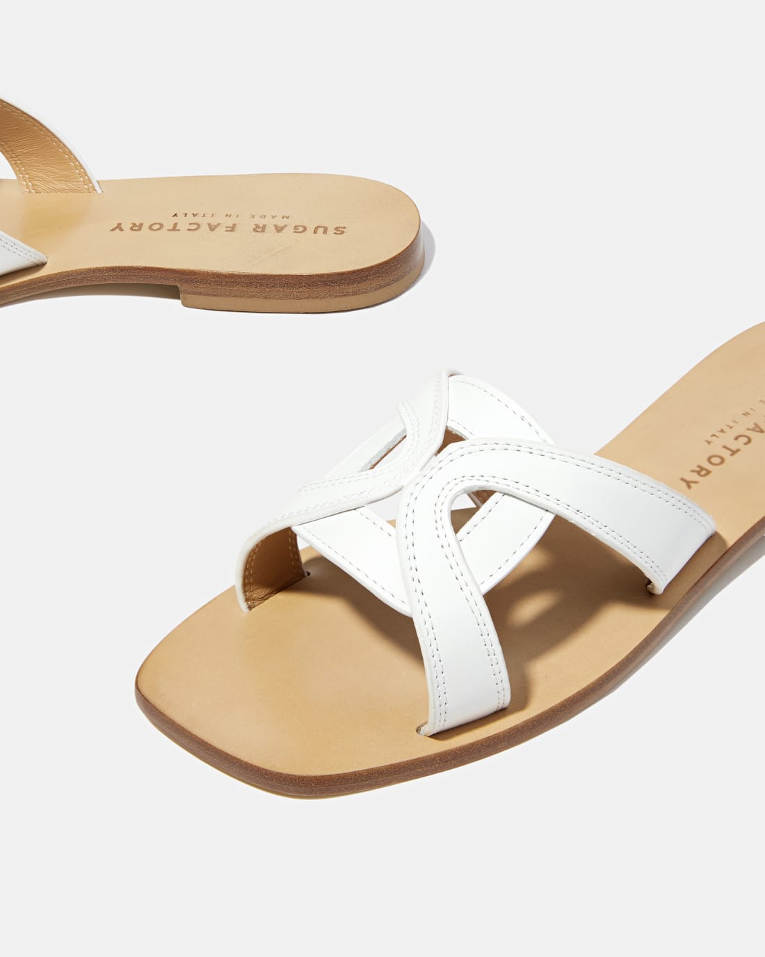 Белые кожаные пантолеты