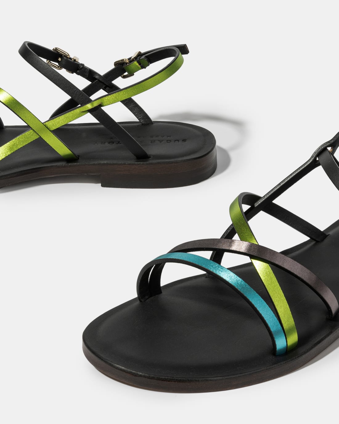Черные кожаные сандалии с контрастными ремешками - Image 4 of 4