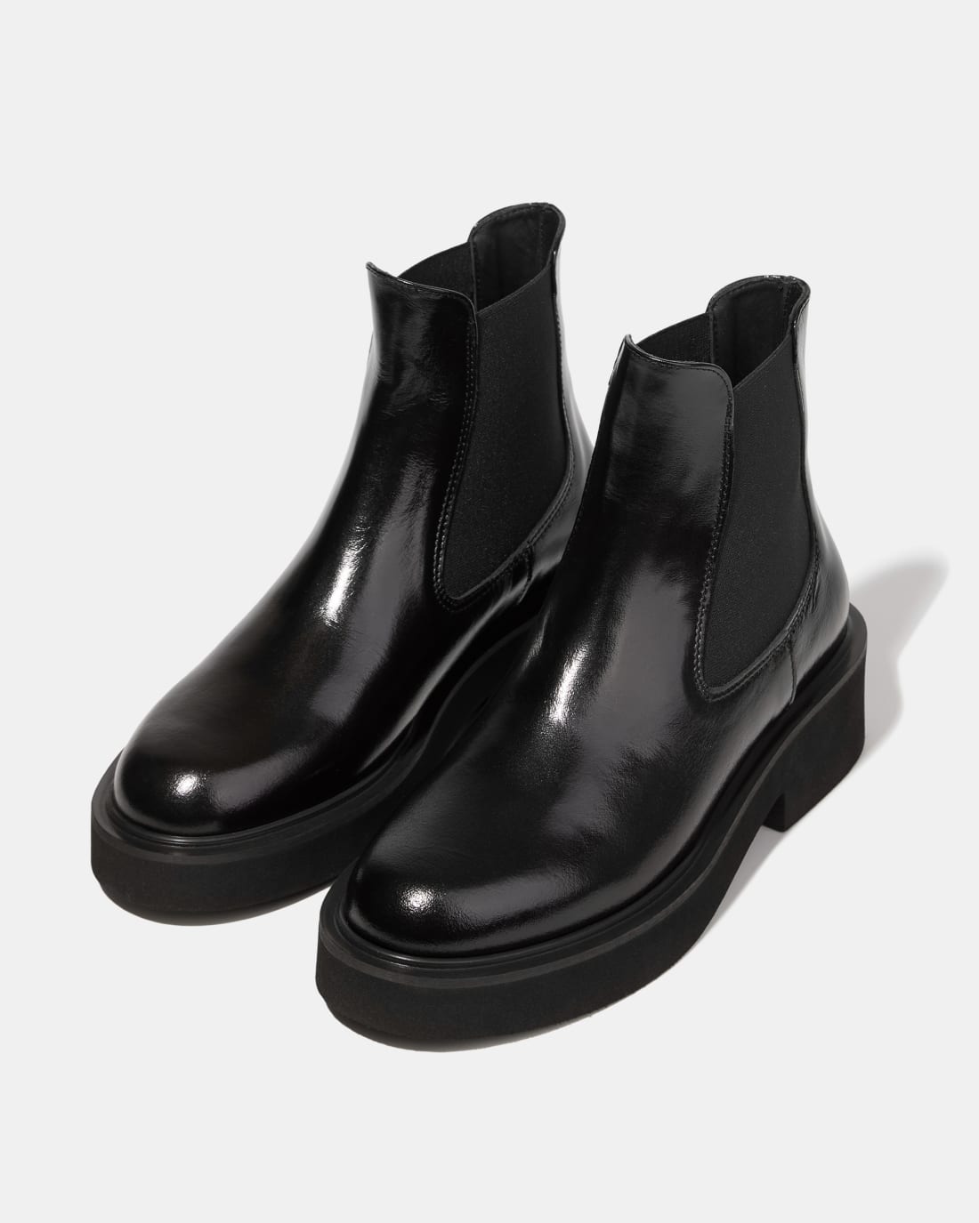 Черные кожаные ботинки челси