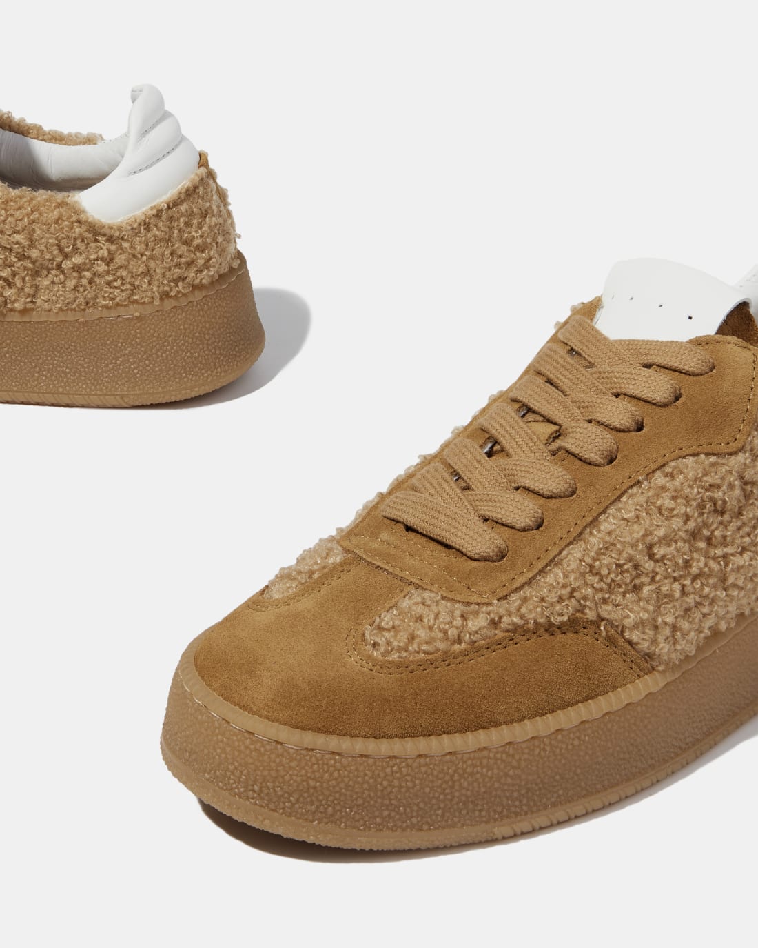 Коричневые замшевые кеды