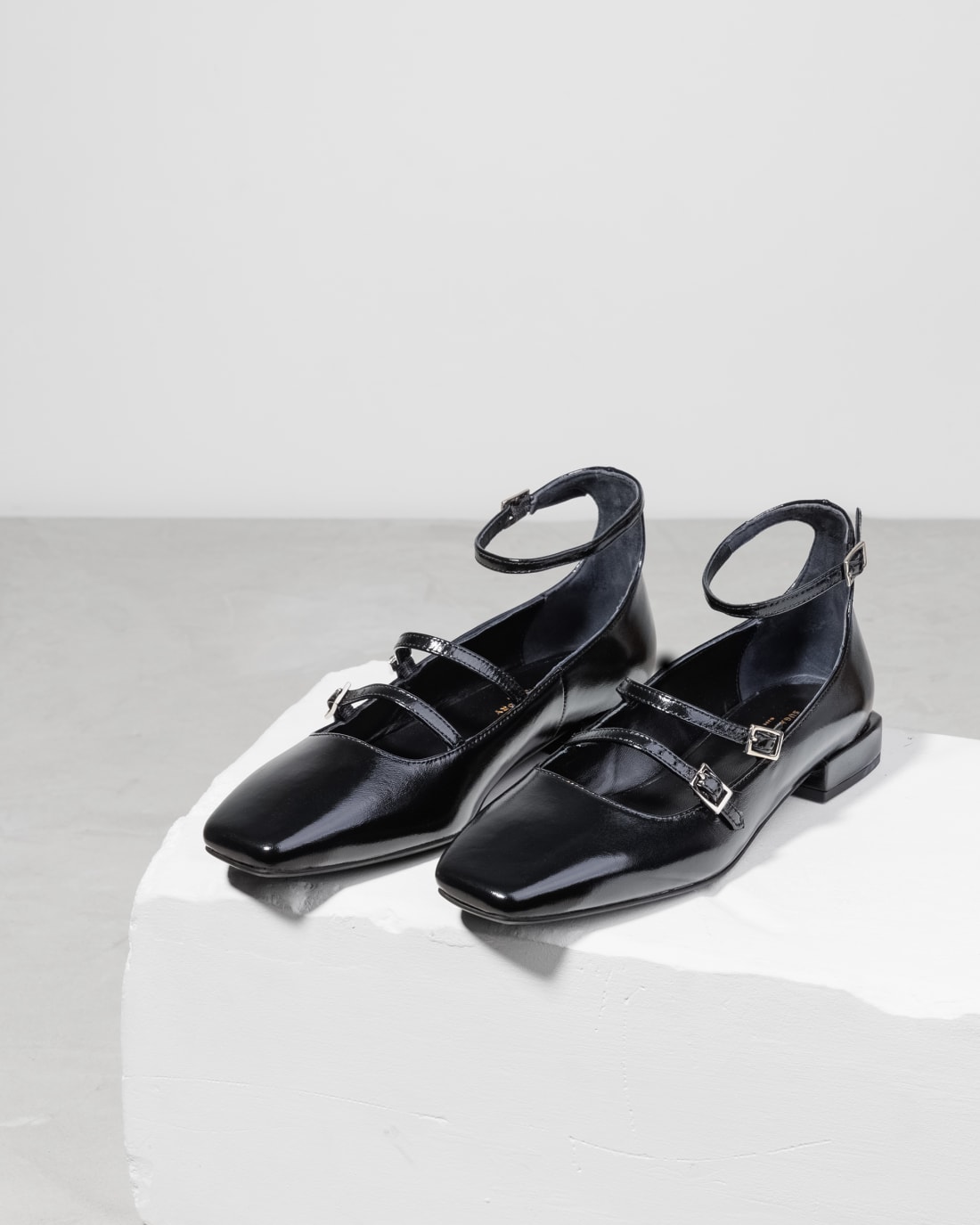 Черные лакированные туфли на ремешке - Image 2 of 7