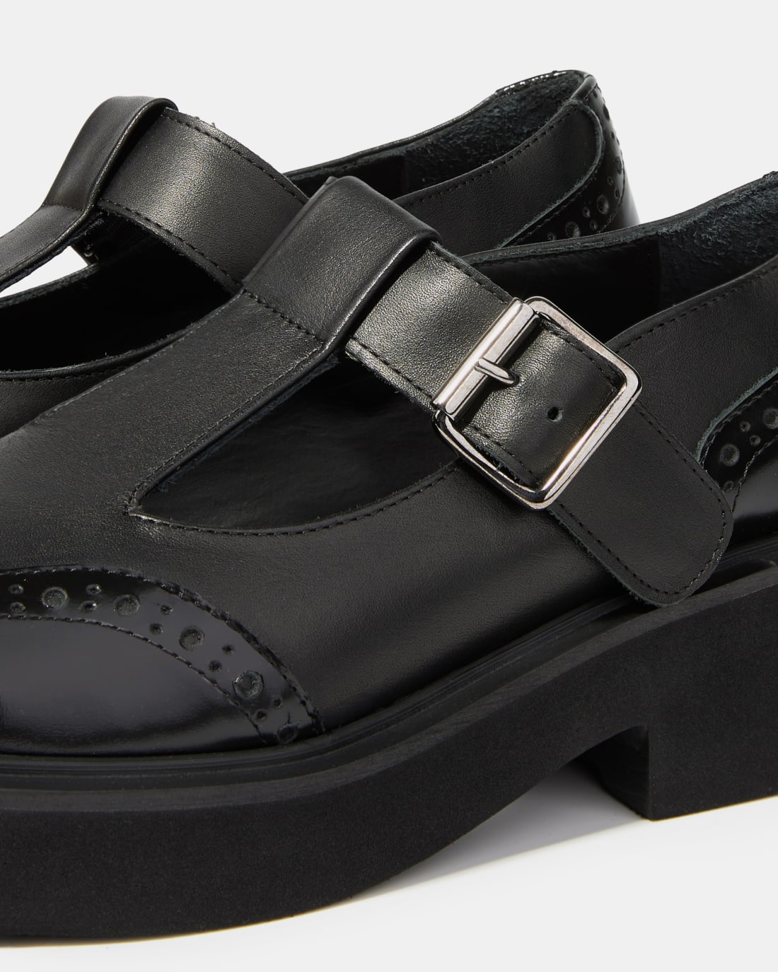 Черные кожаные туфли