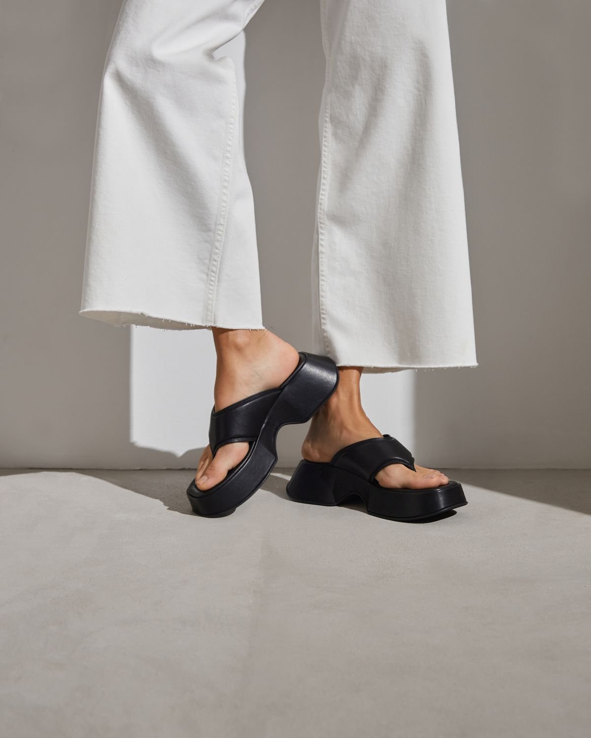 Черные кожаные шлепанцы - Image 6 of 6