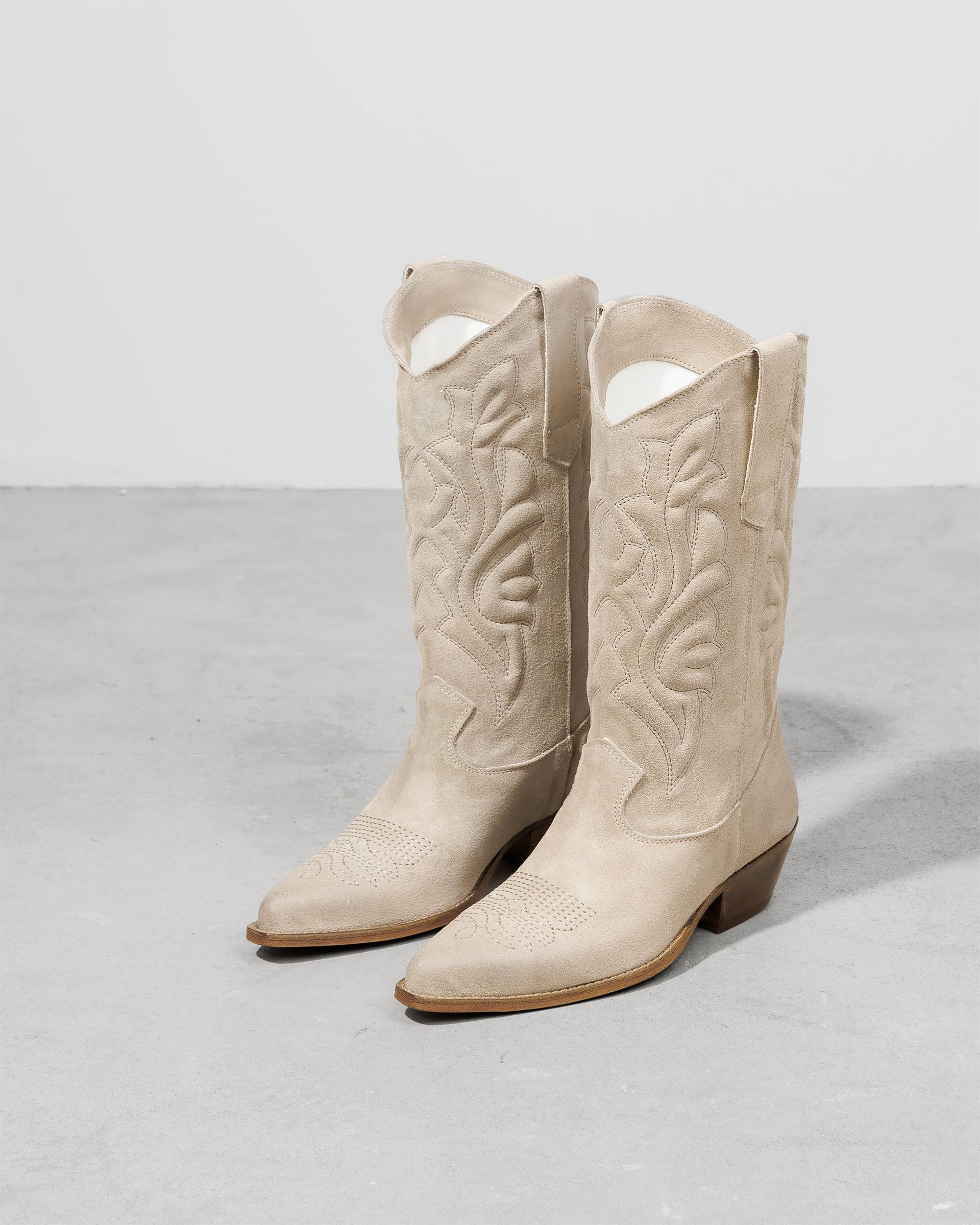 Серо-бежевые замшевые сапоги - Image 3 of 5