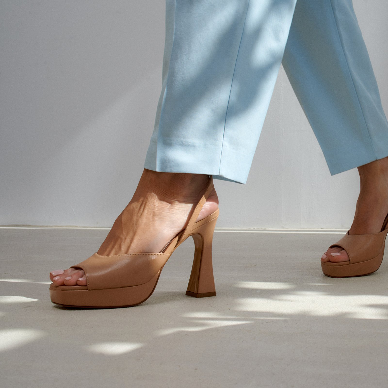 Бежевые кожаные босоножки - Image 5 of 5