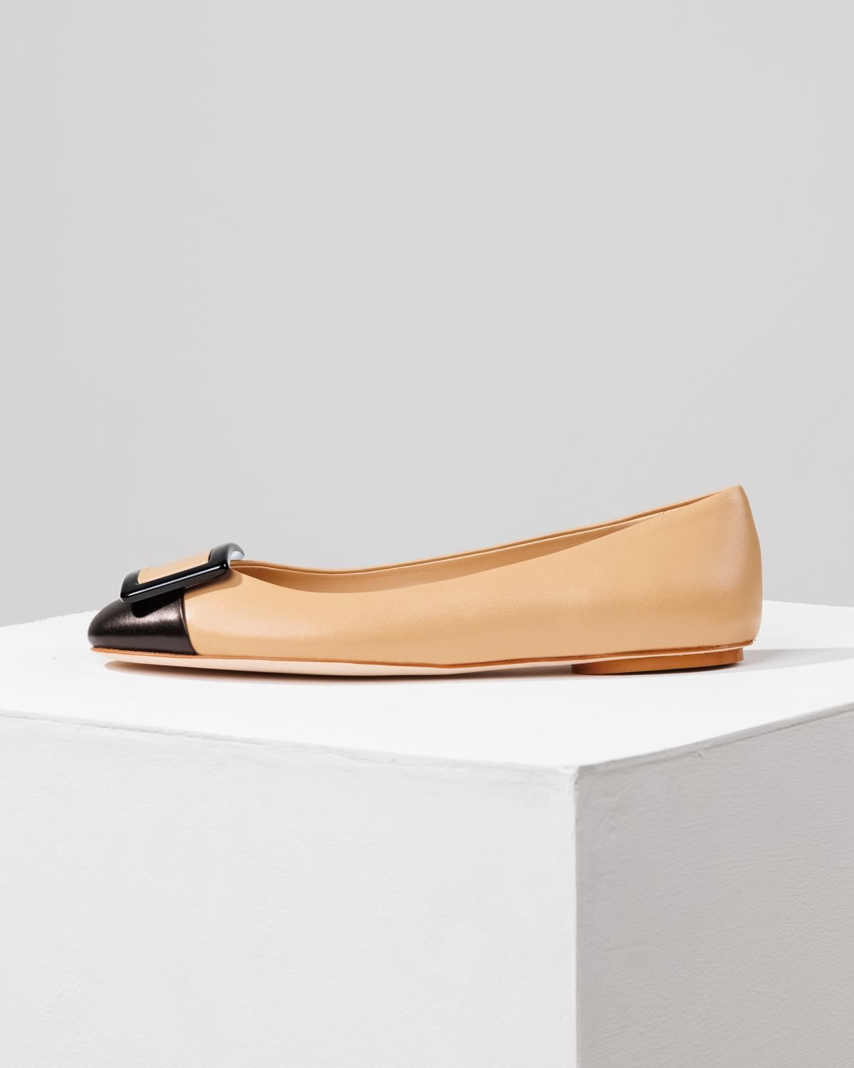 Бежевые кожаные балетки - Main image