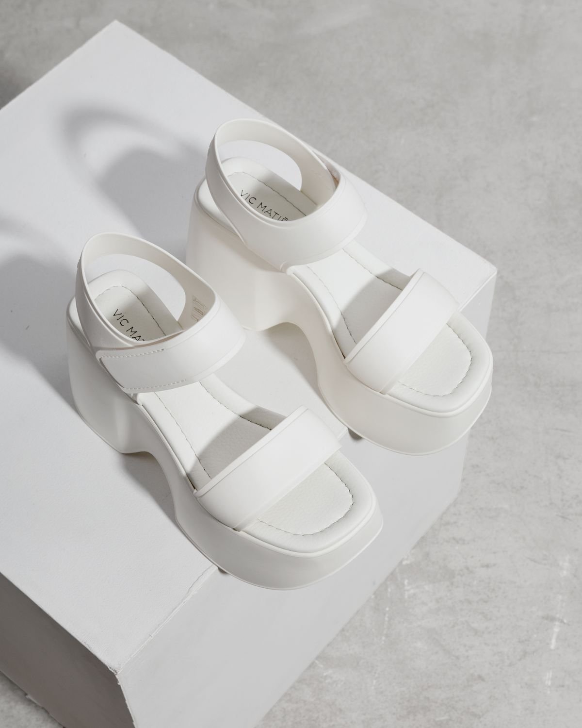 Белые босоножки - Image 2 of 7