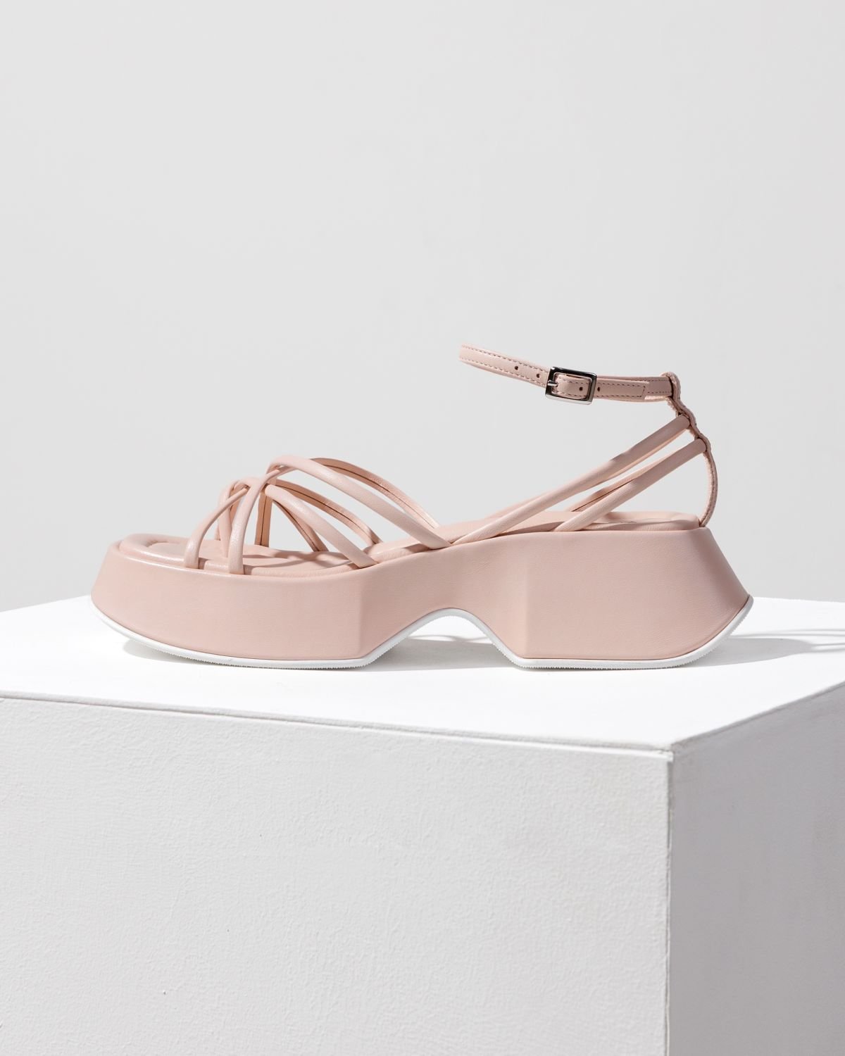 Светло-розовые кожаные босоножки - Main image