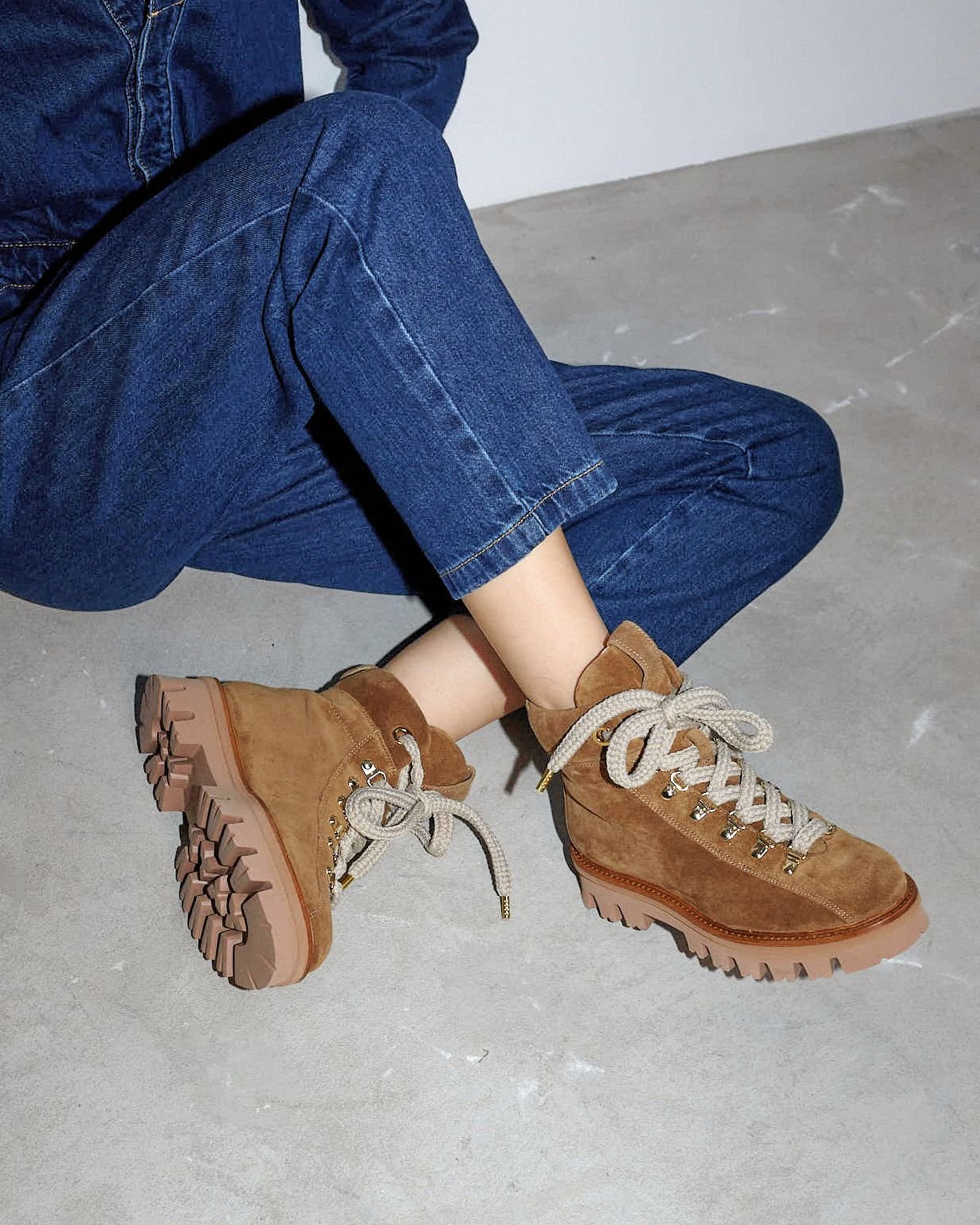 Светло-коричневые замшевые ботинки - Main image