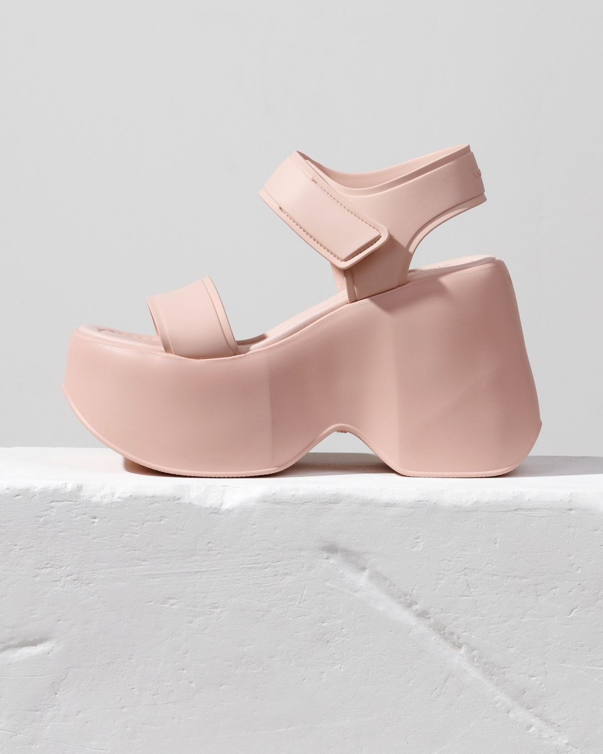 Светло-розовые босоножки - Main image