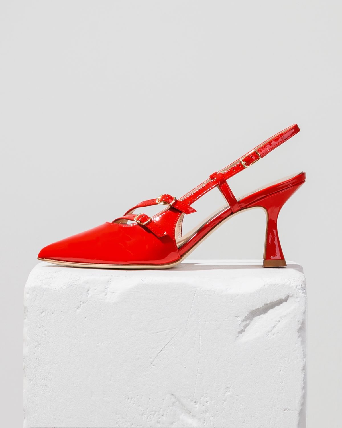 Красные кожаные туфли - Main image