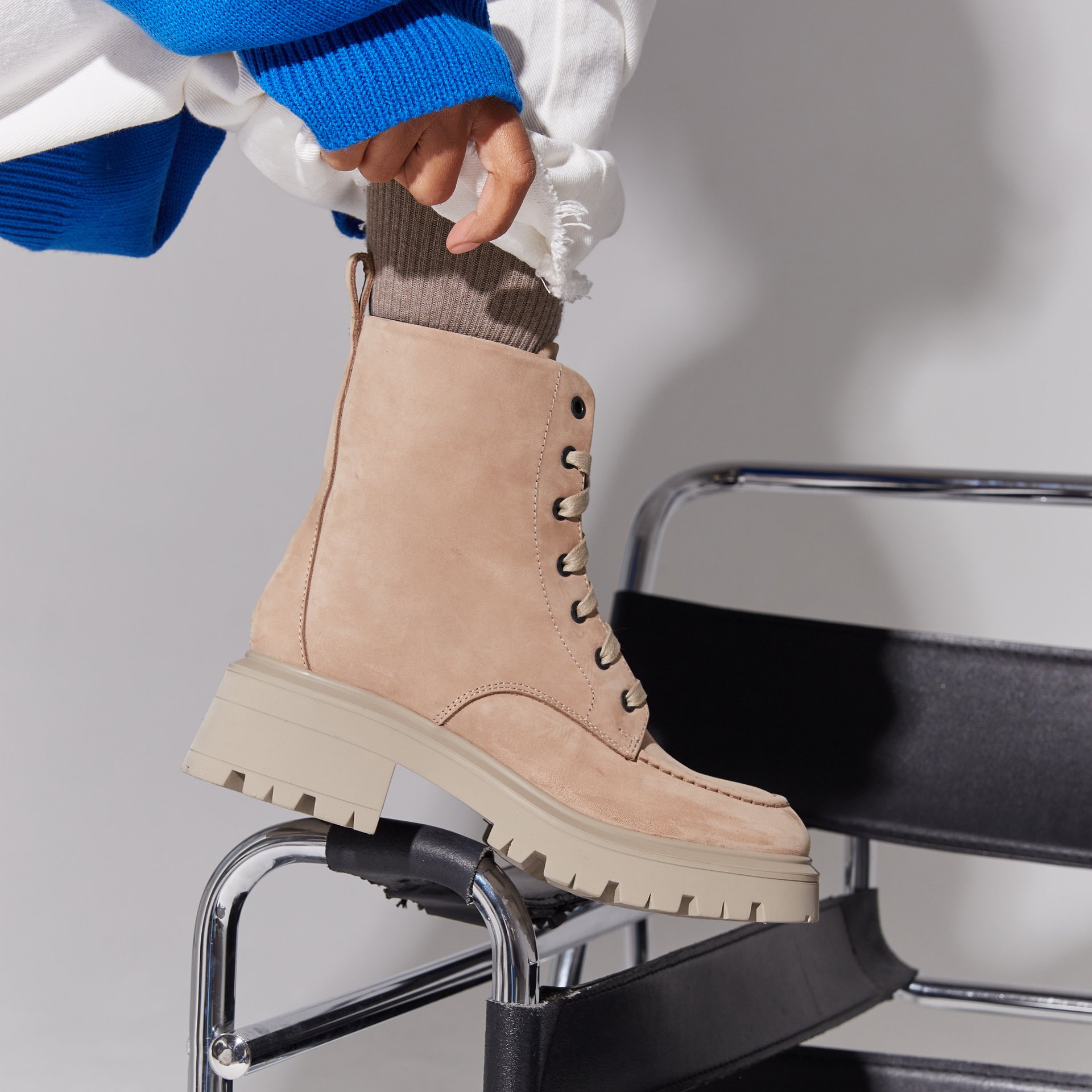 Бежевые замшевые ботинки - Image 5 of 5