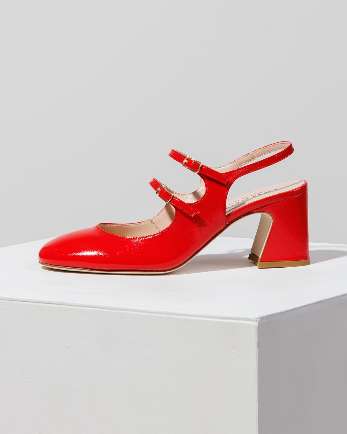 Красные кожаные туфли - Main image