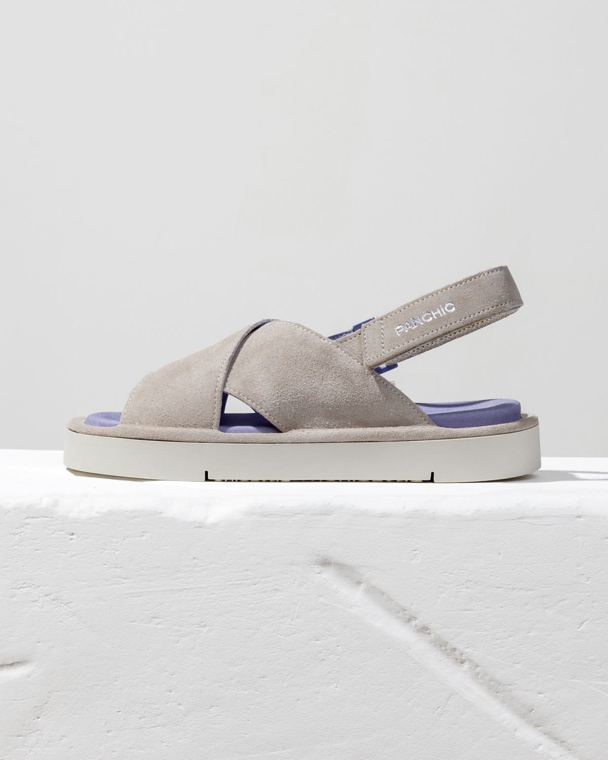 Светло-серые замшевые сандалии - Main image