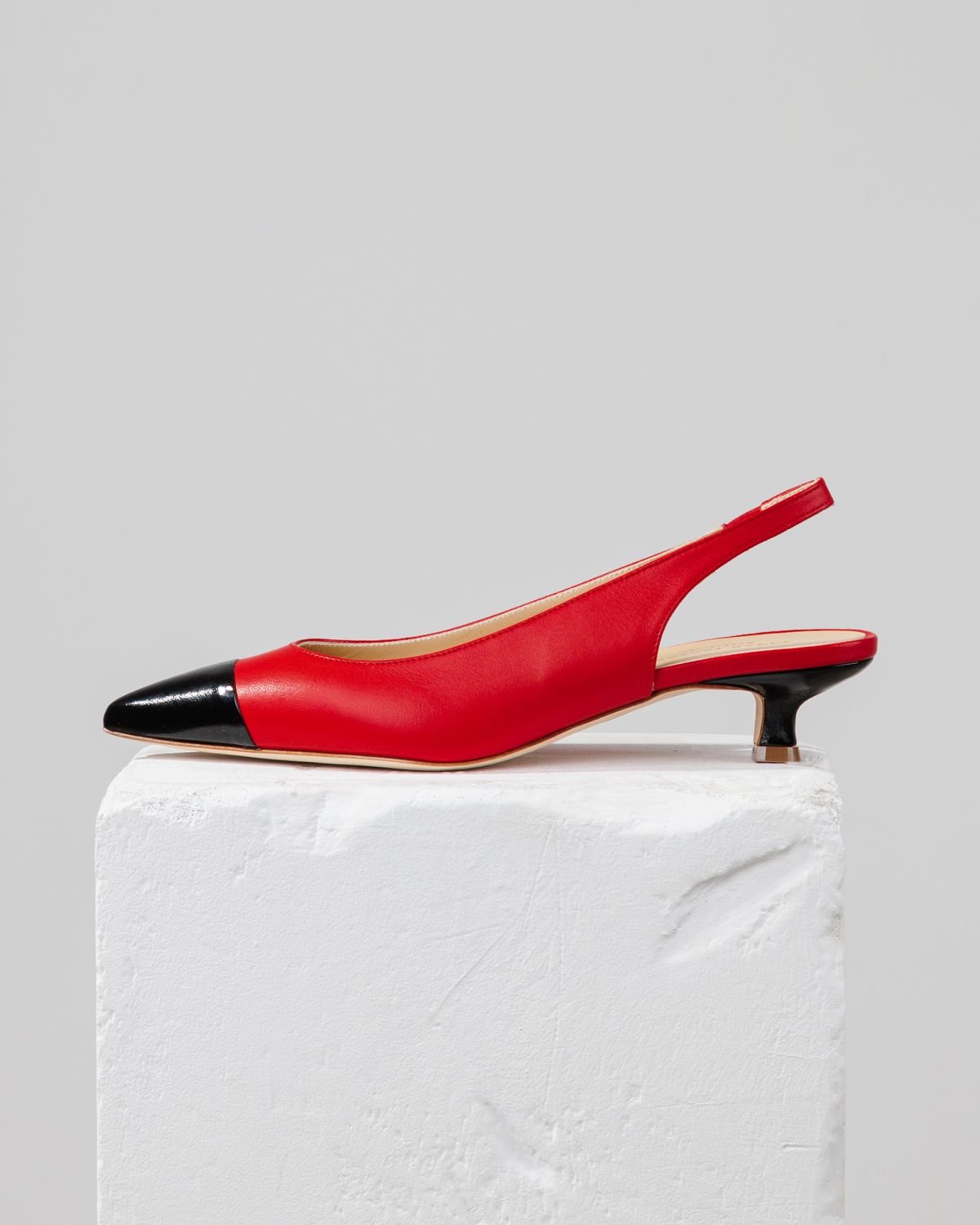 Красные кожаные туфли - Main image