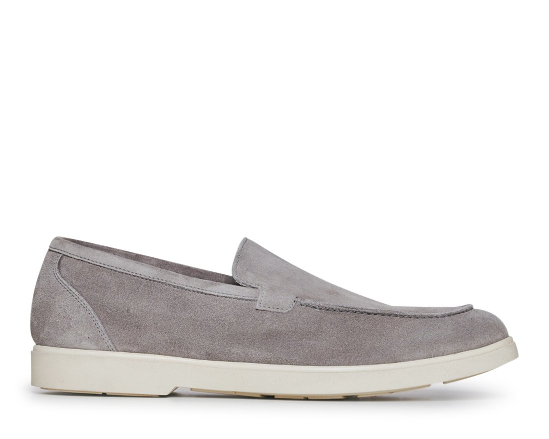 Мужские серые замшевые лоферы