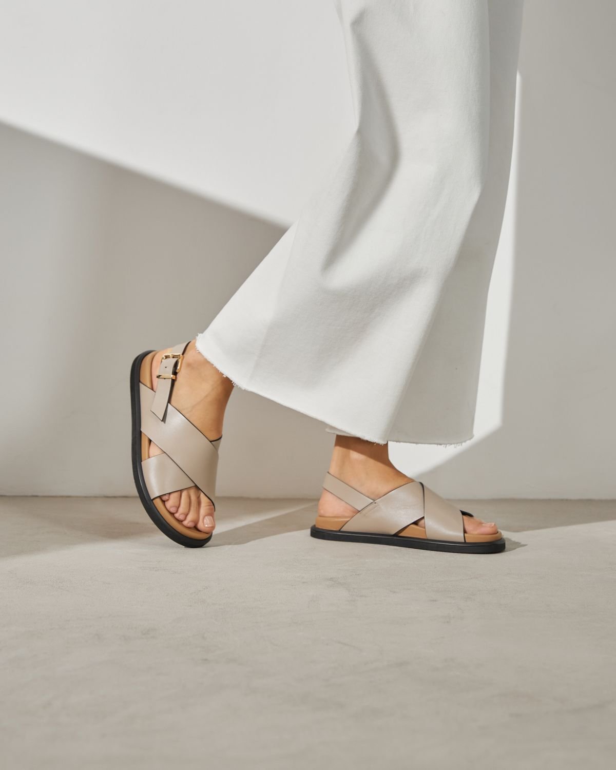 Бежевые кожаные сандалии - Image 5 of 6