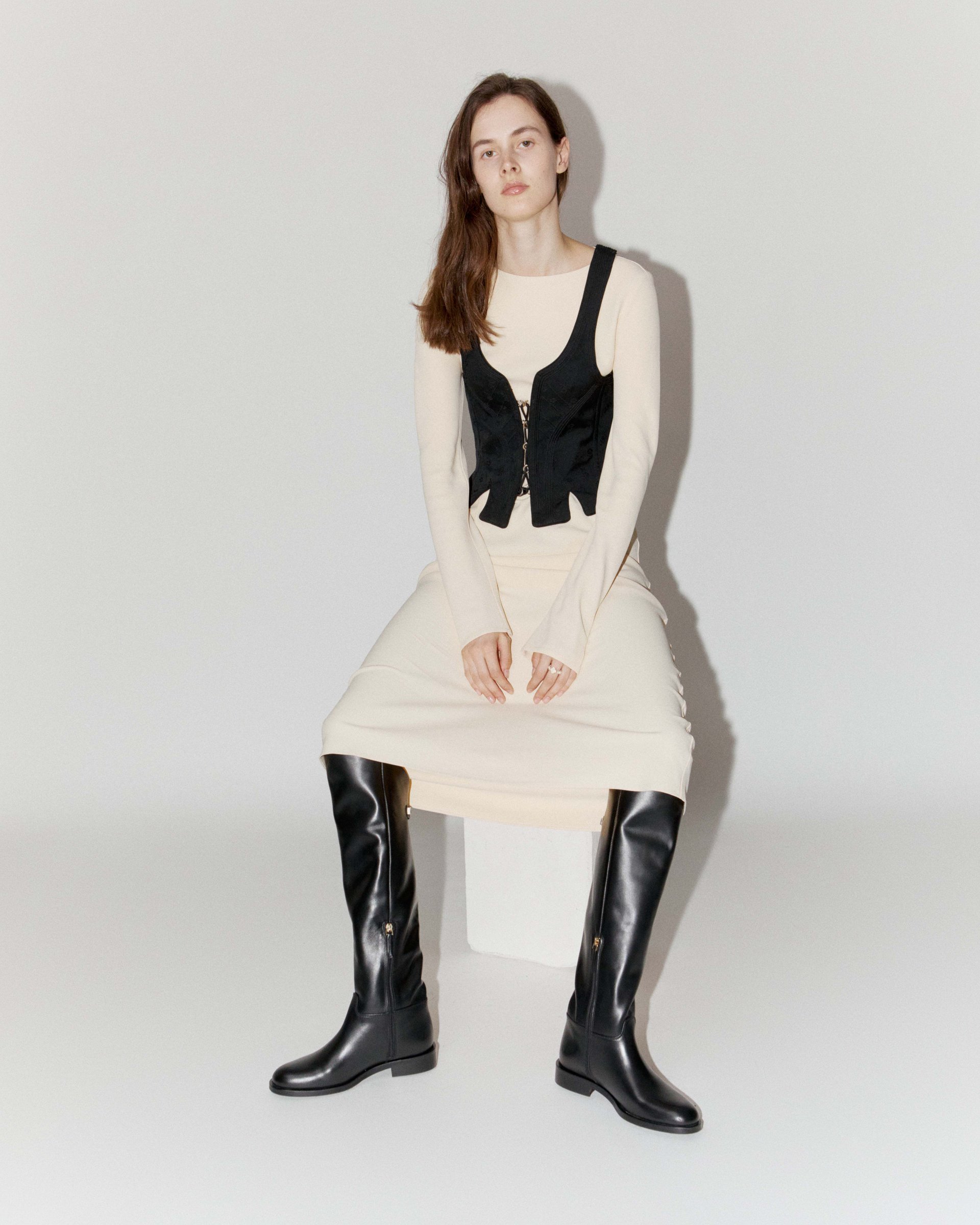 Черные кожаные сапоги - Main image