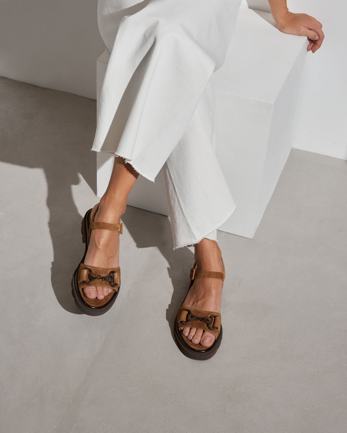 Коричневые замшевые сандалии - Image 5 of 7