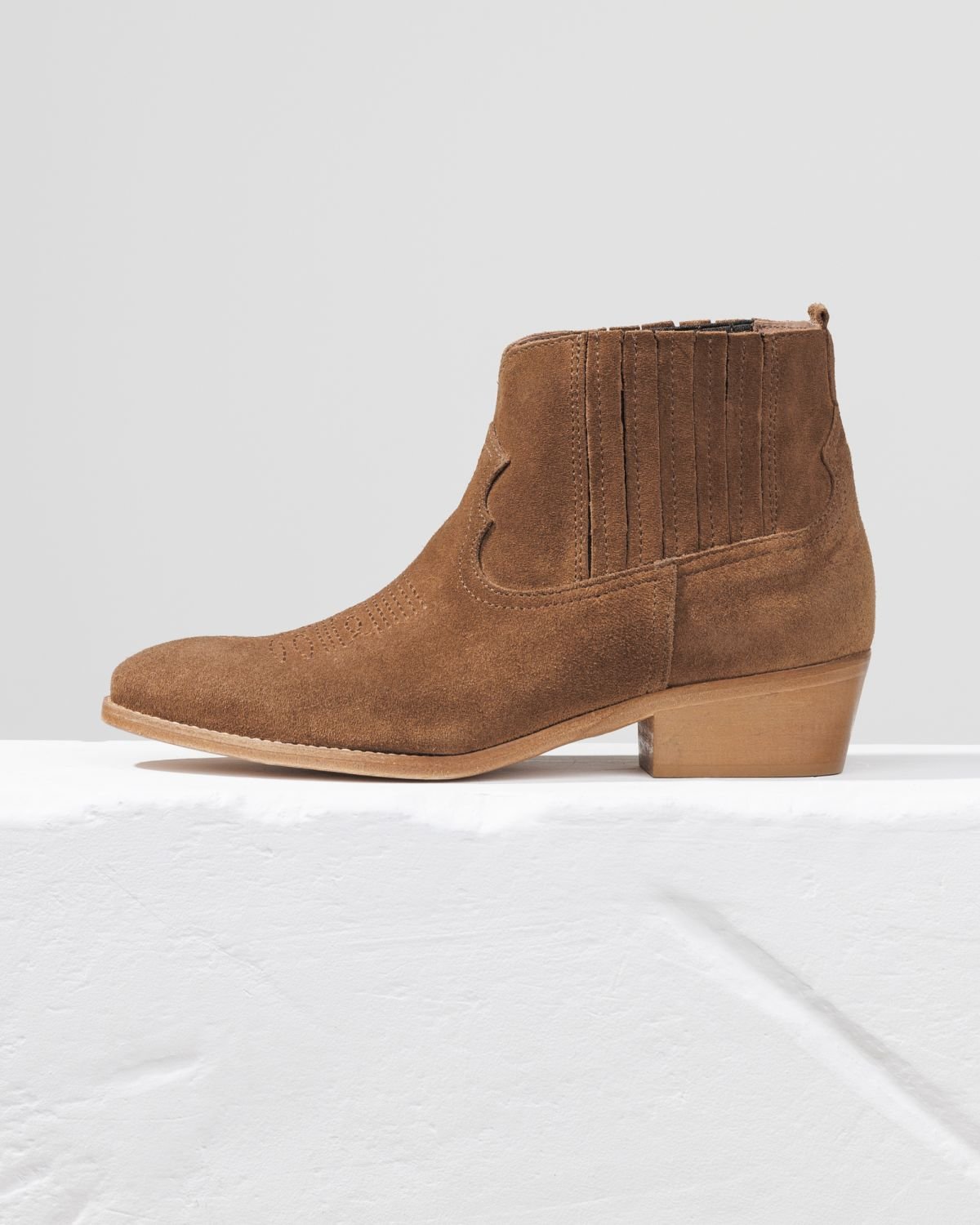 Коричневые замшевые казаки - Main image