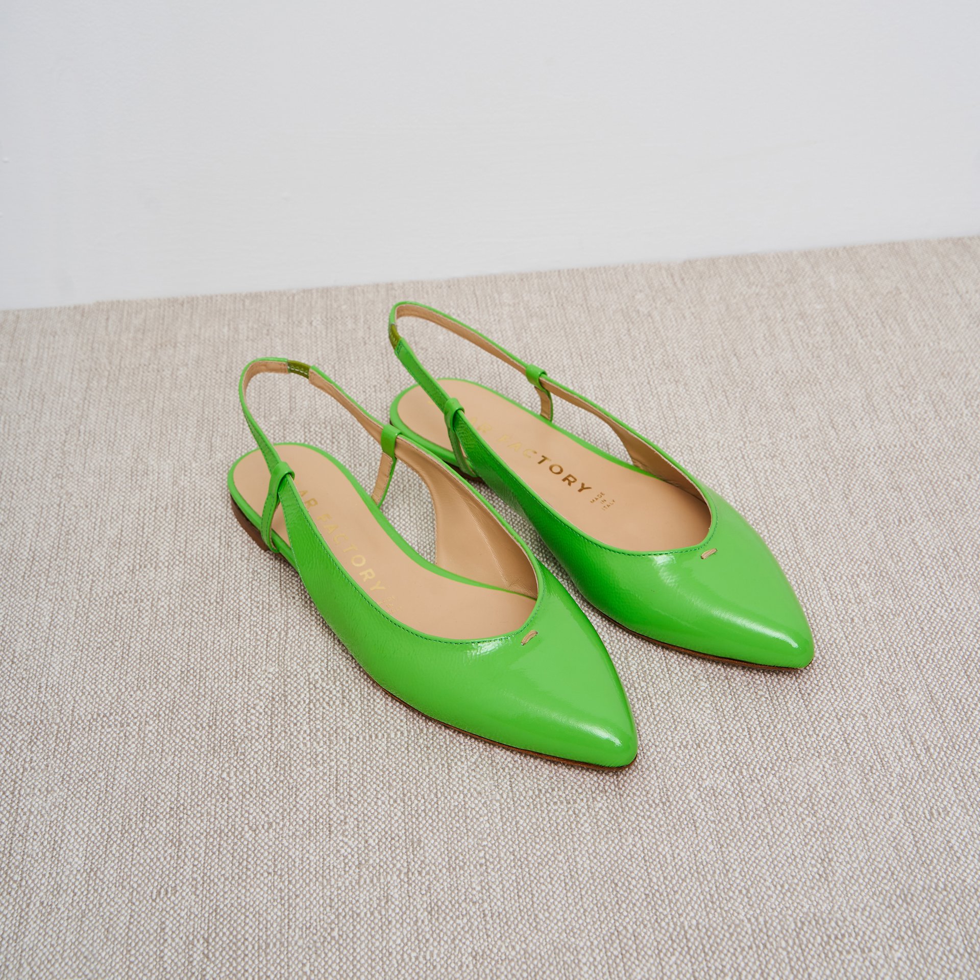 Ярко-зеленые кожаные балетки - Main image