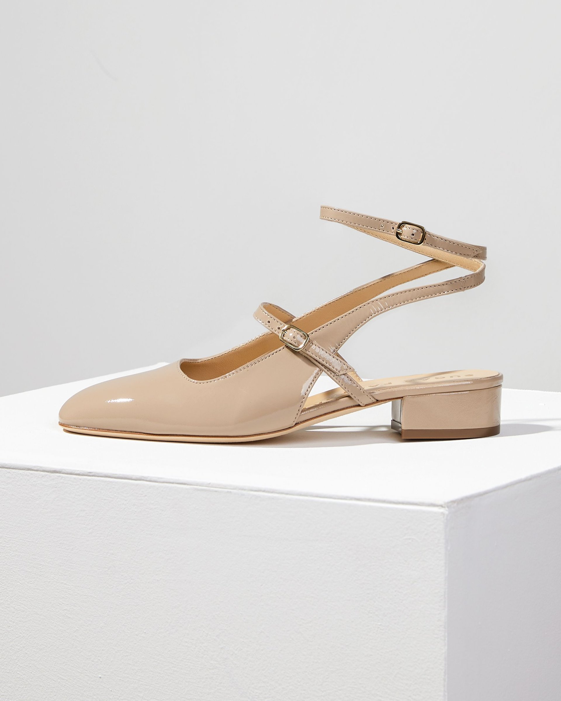 Бежевые кожаные туфли - Main image