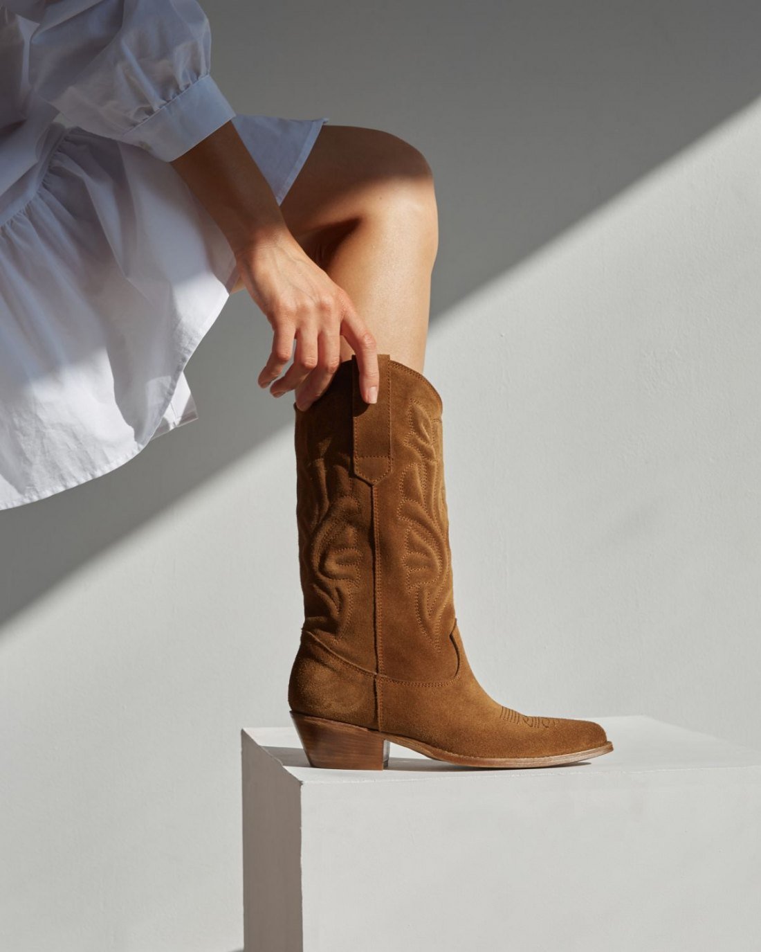 Коричневые замшевые сапоги - Main image