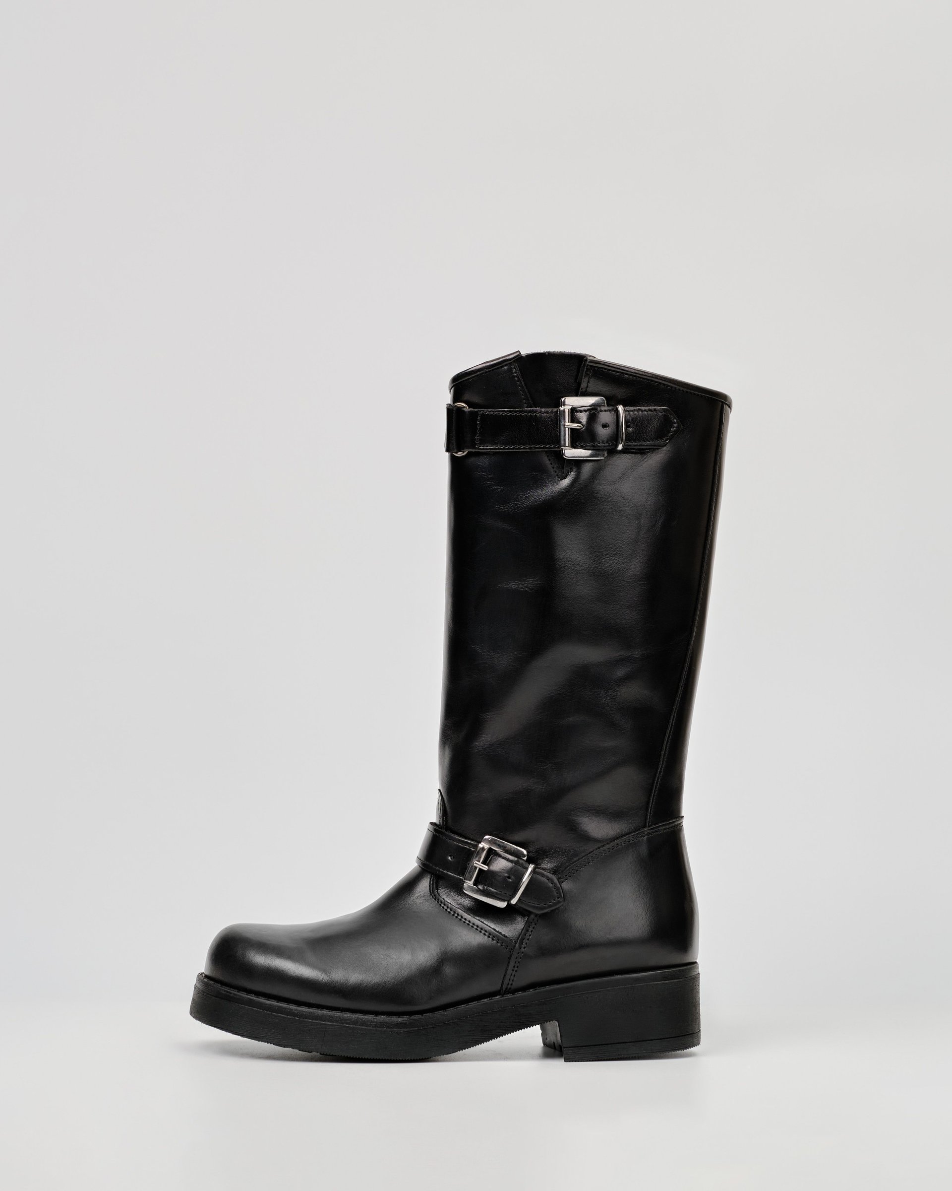 Черные кожаные сапоги - Main image