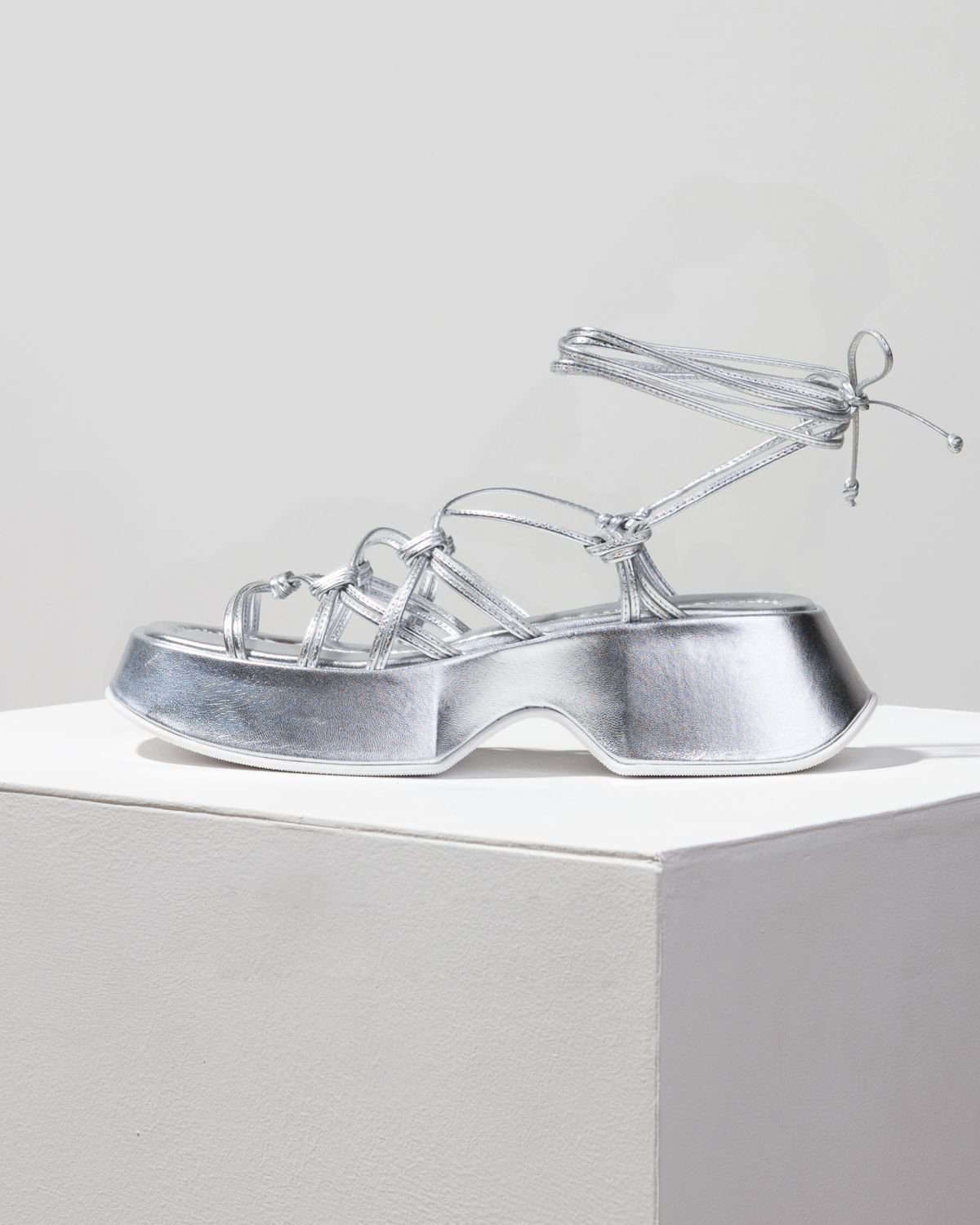 Серебряные кожаные босоножки - Main image