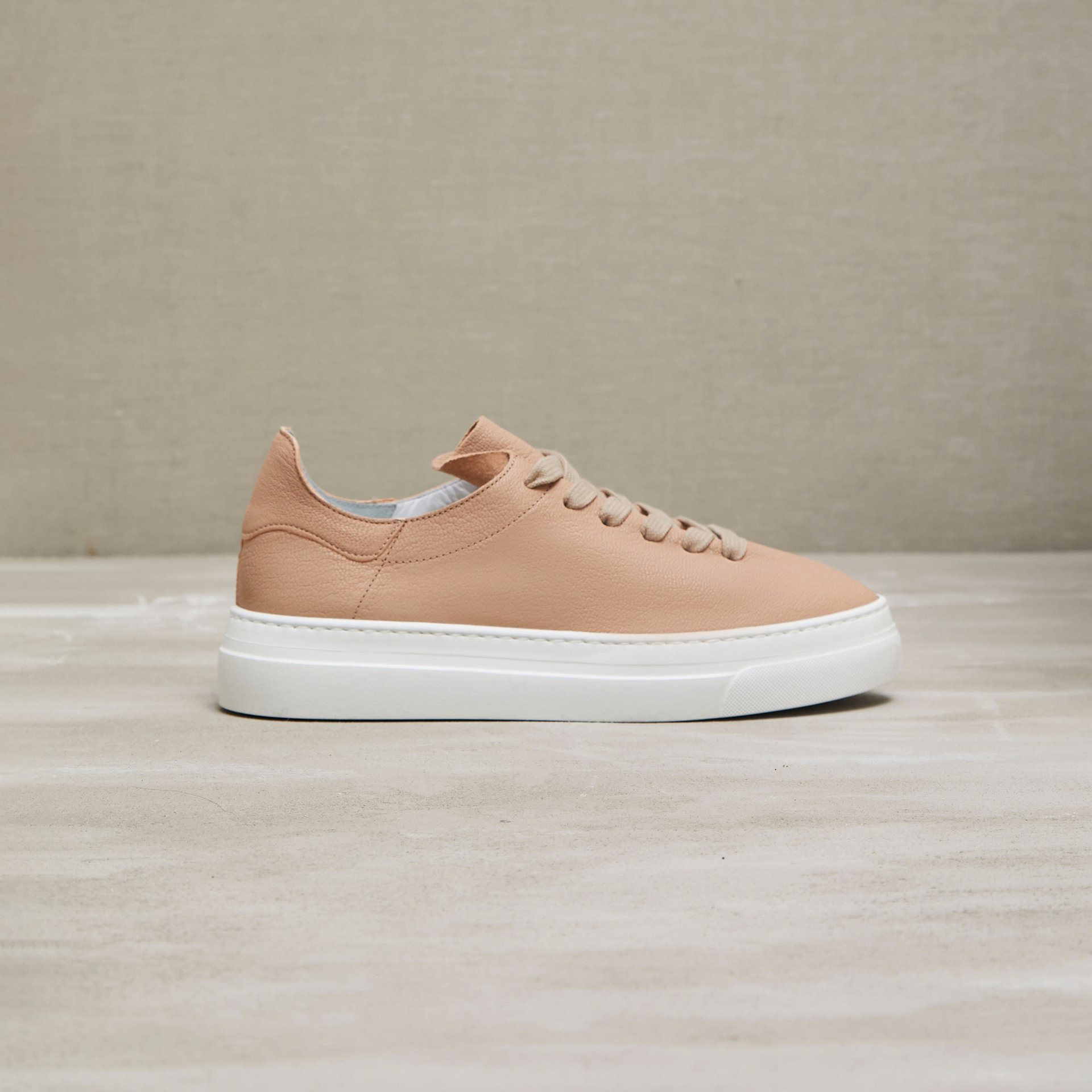 Бежево-розовые кожаные кеды - Main image