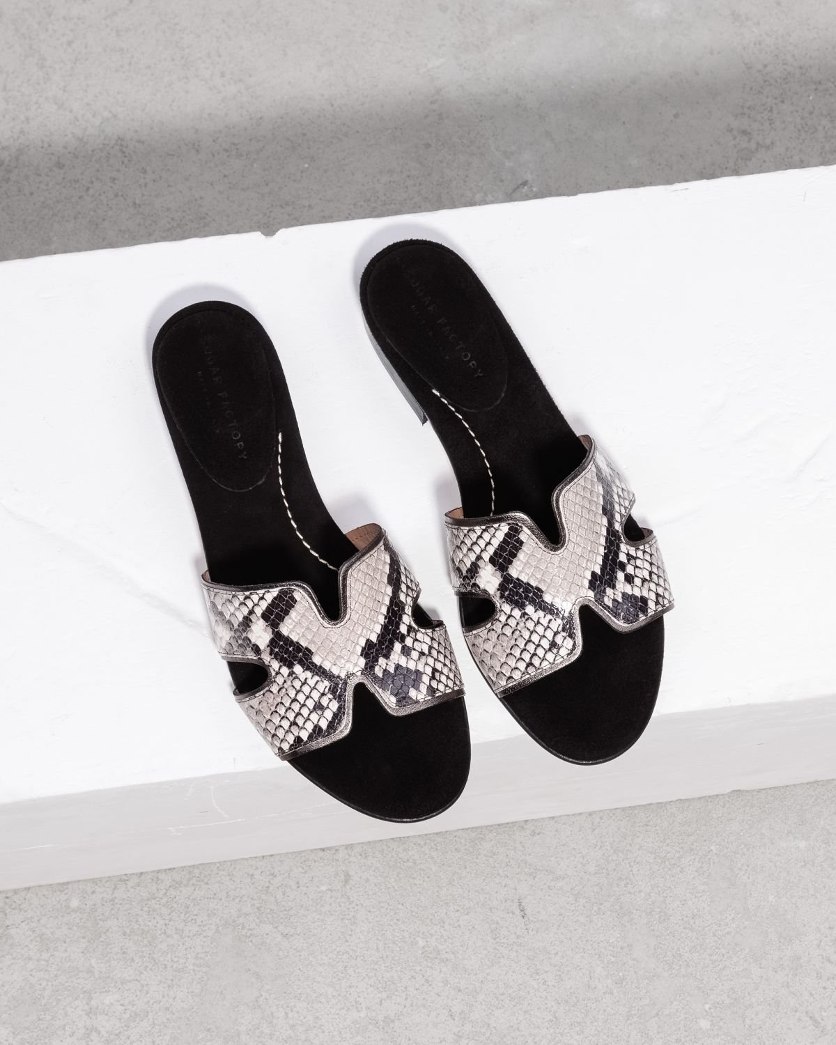 Кожаные пантолеты - Image 2 of 4