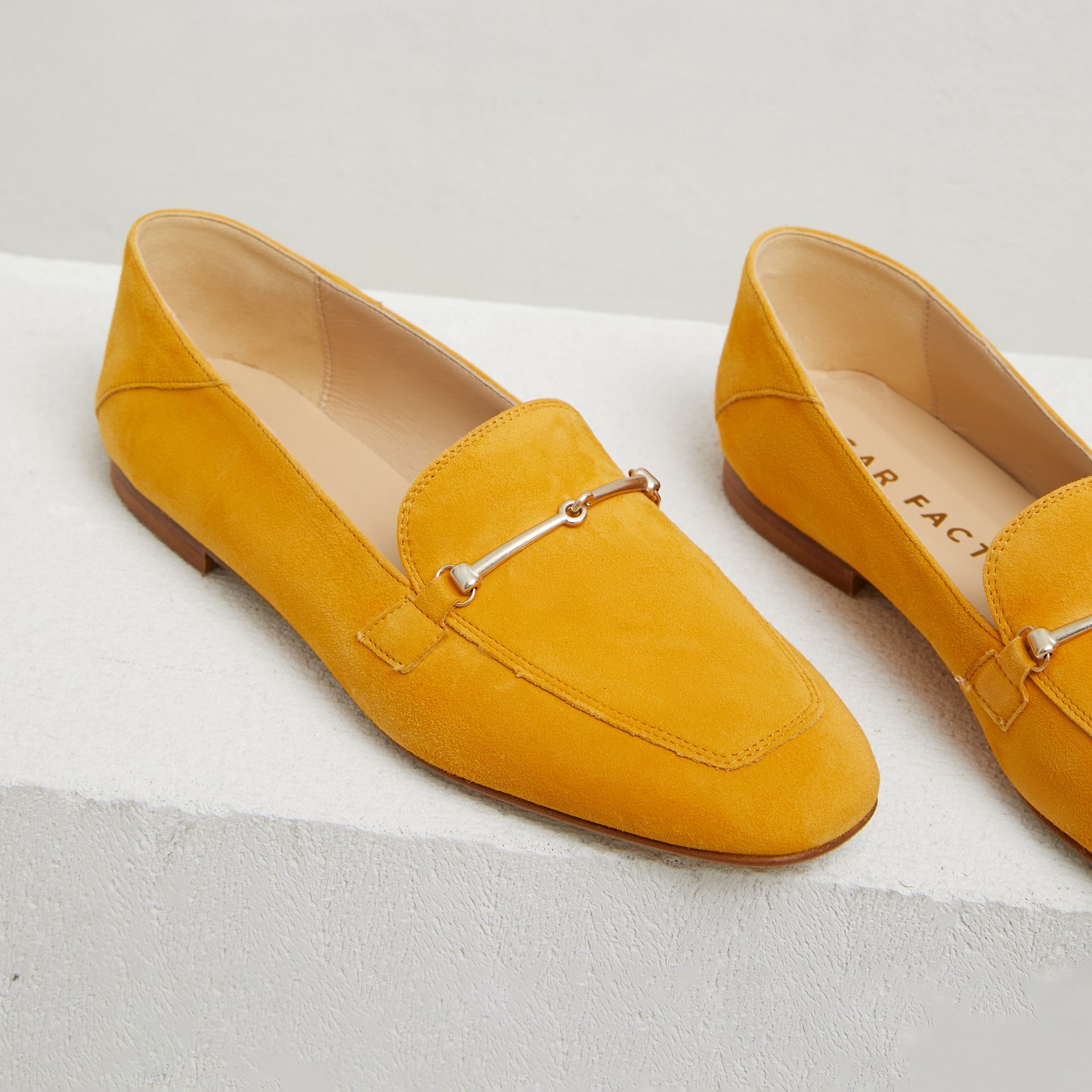 Желтые замшевые лоферы - Main image