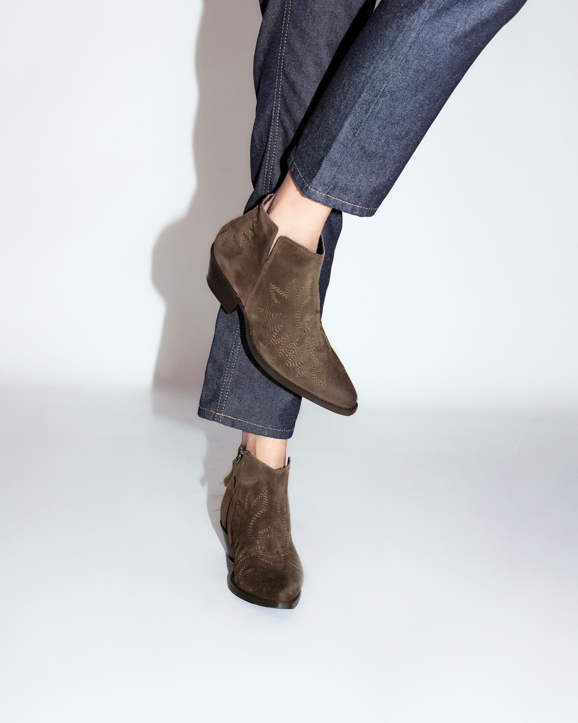 Коричневые замшевые казаки - Image 2 of 6