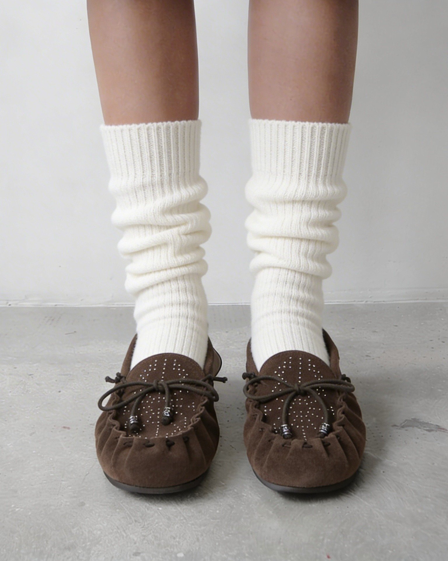 Темно-коричневые замшевые мокасины с бантиком