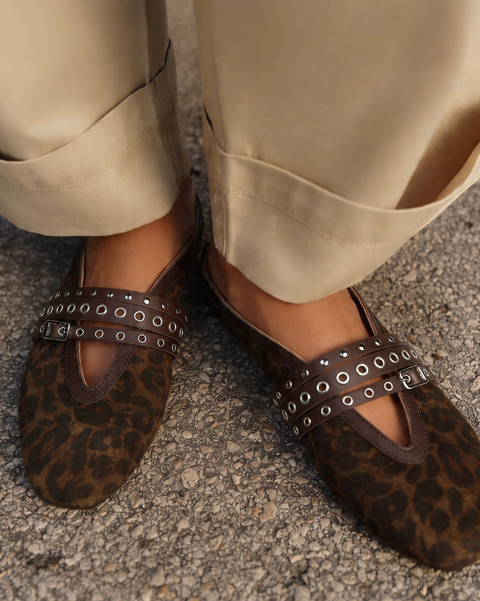 Анималистичные замшевые слиперы с металлическим декором - Image 5 of 5