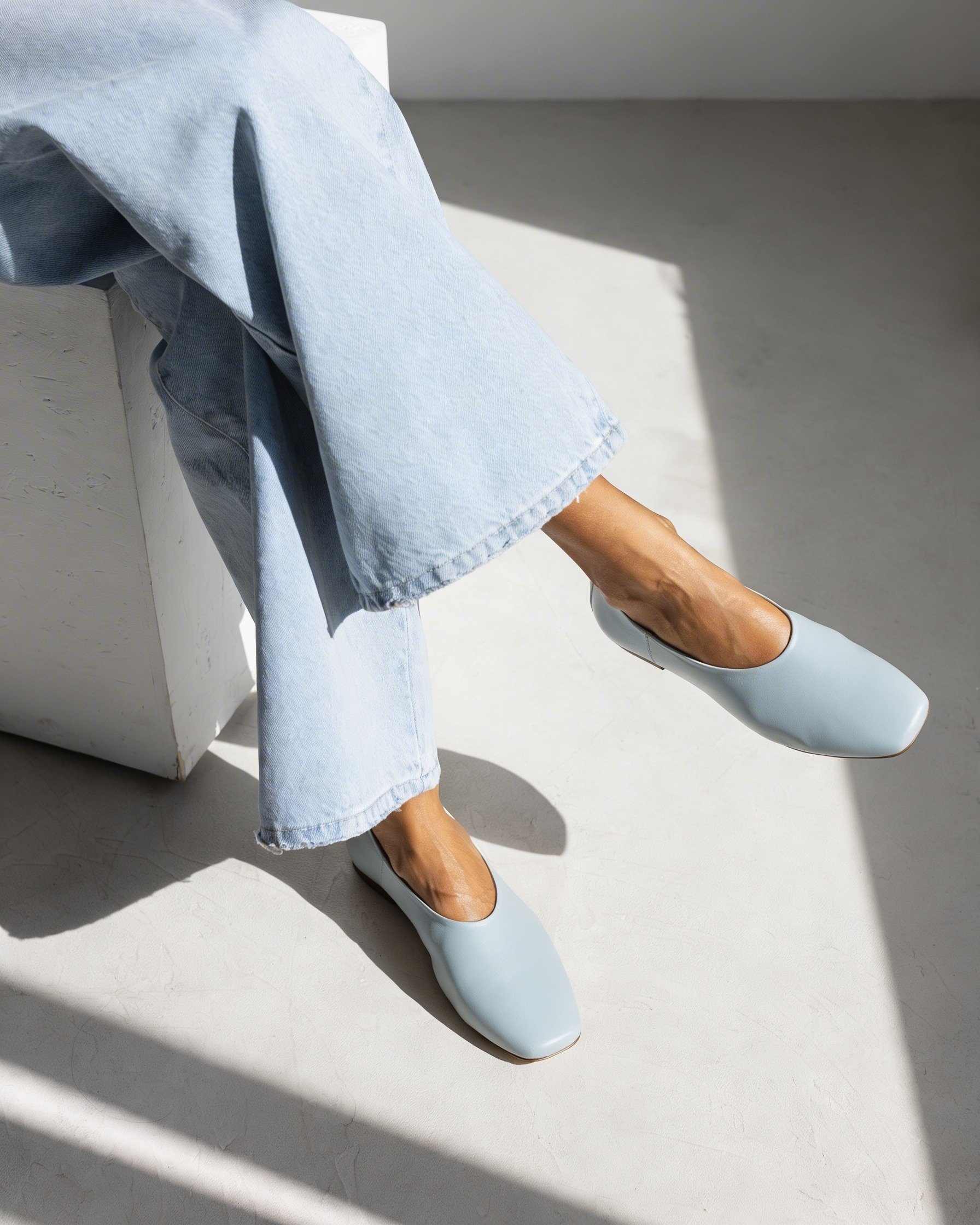 Голубые балетки из натуральной кожи минималистичного дизайна - Image 2 of 5