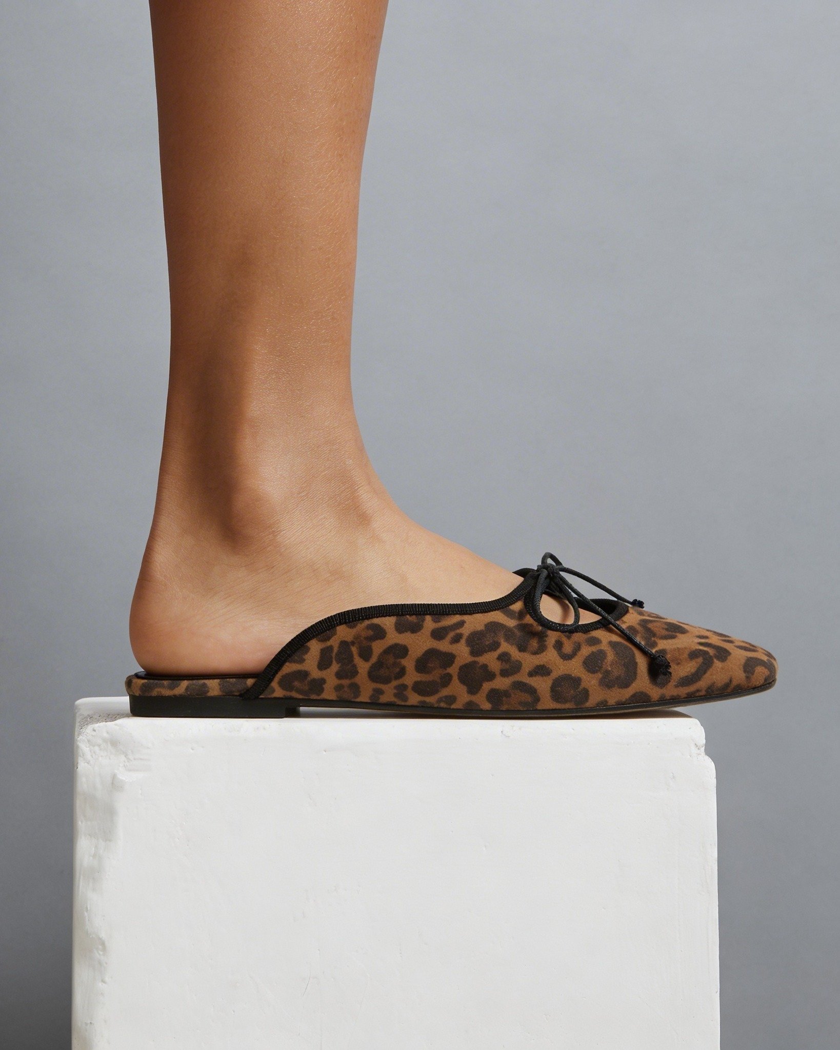Слиперы-балетки с анималистичным принтом из натуральной замши - Image 2 of 5
