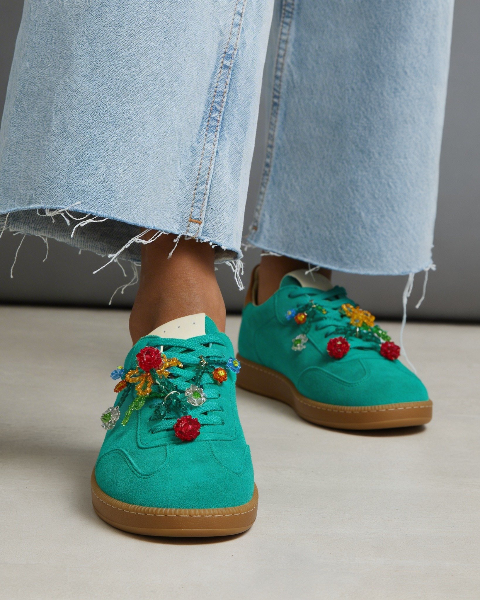 Замшевые кеды бирюзового цвета с бисерным цветочным декором - Image 2 of 5