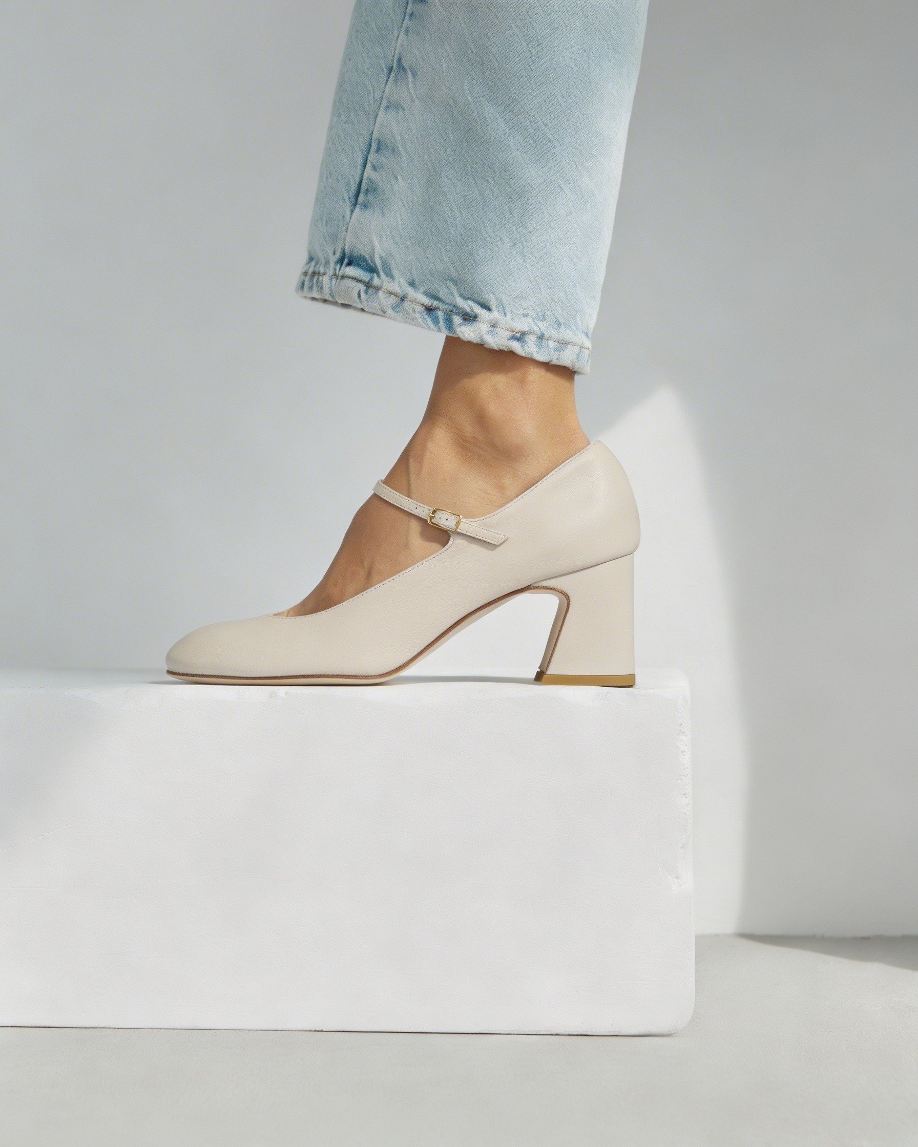 Бежевые кожаные туфли на широком каблуке - Image 2 of 5