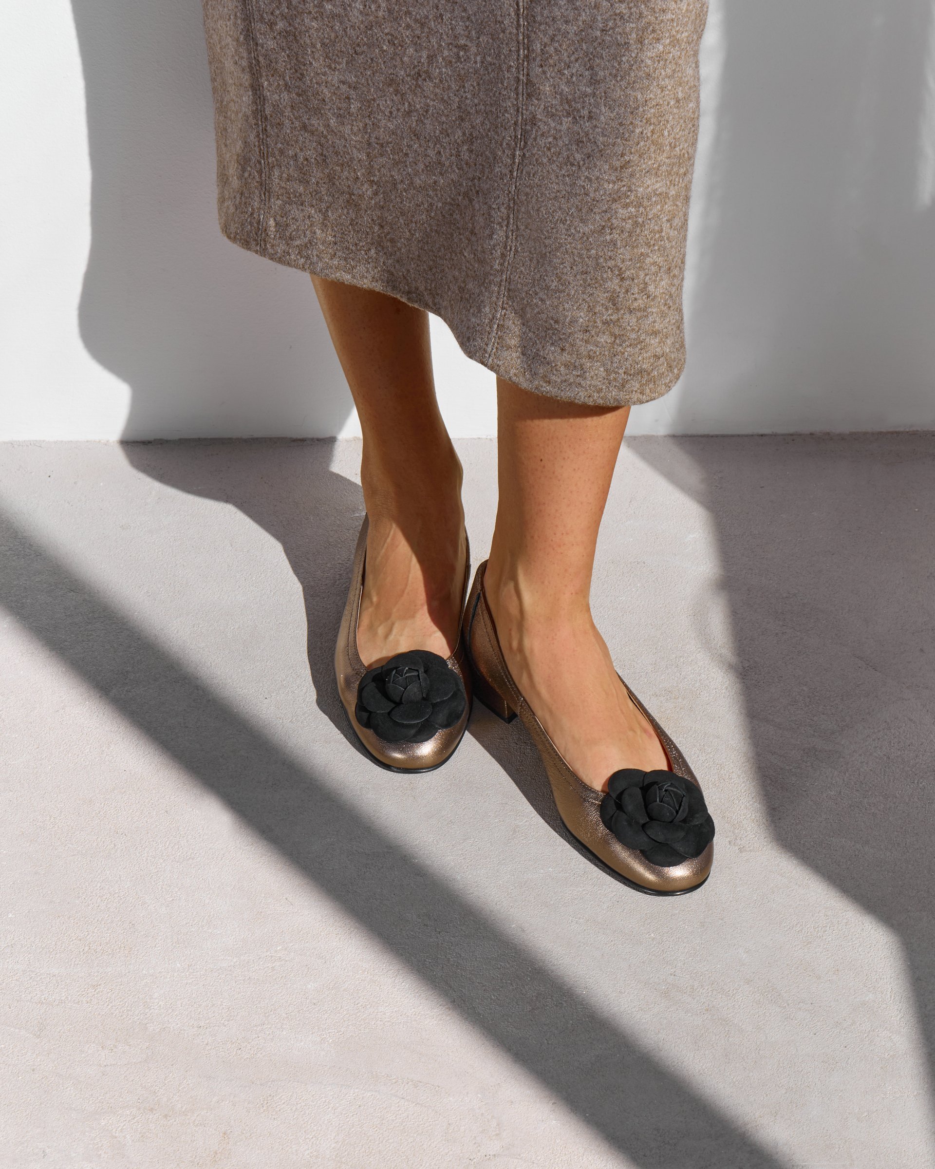 Туфли из натуральной кожи с декоративным цветком - Image 5 of 6