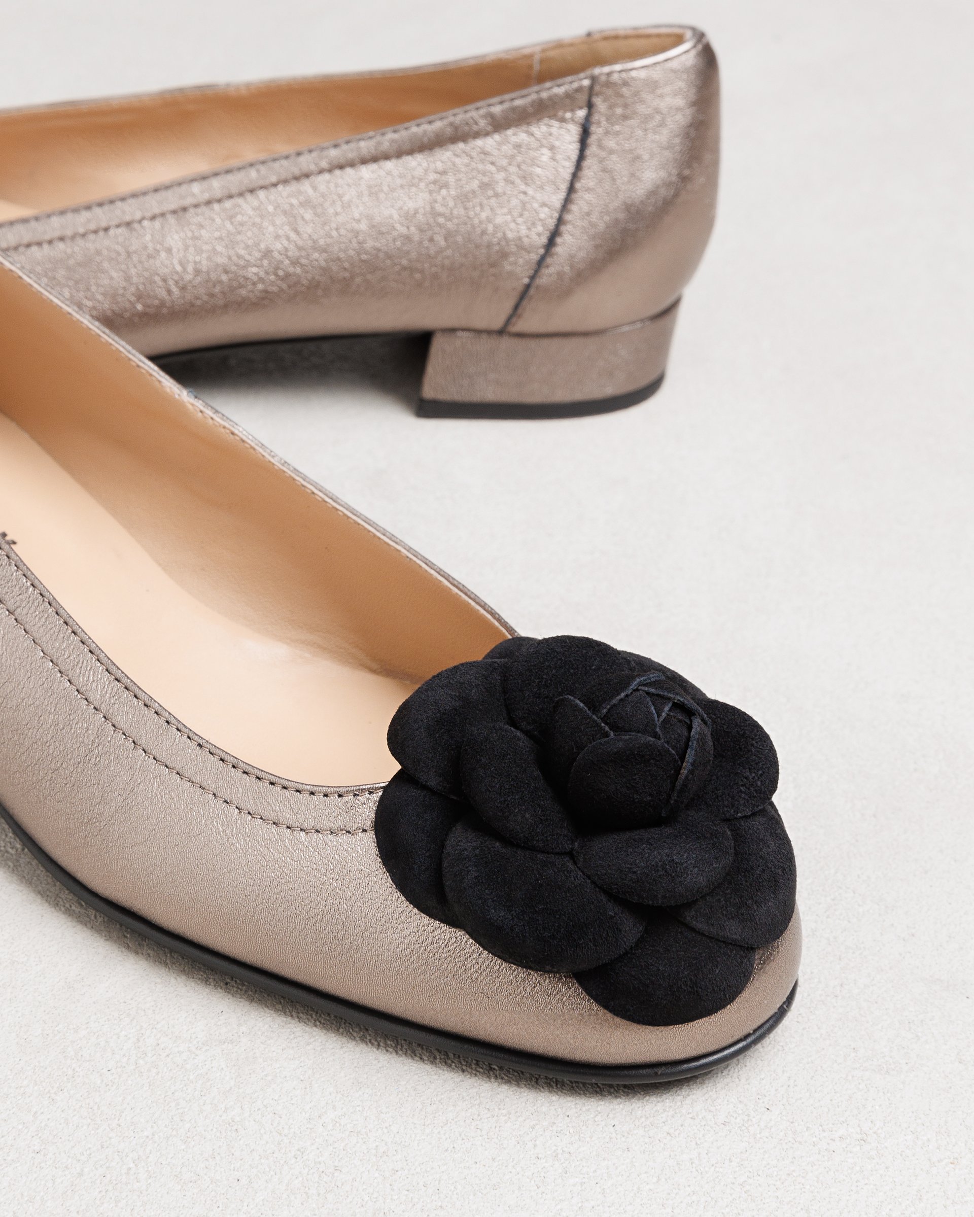 Туфли из натуральной кожи с декоративным цветком - Image 4 of 6