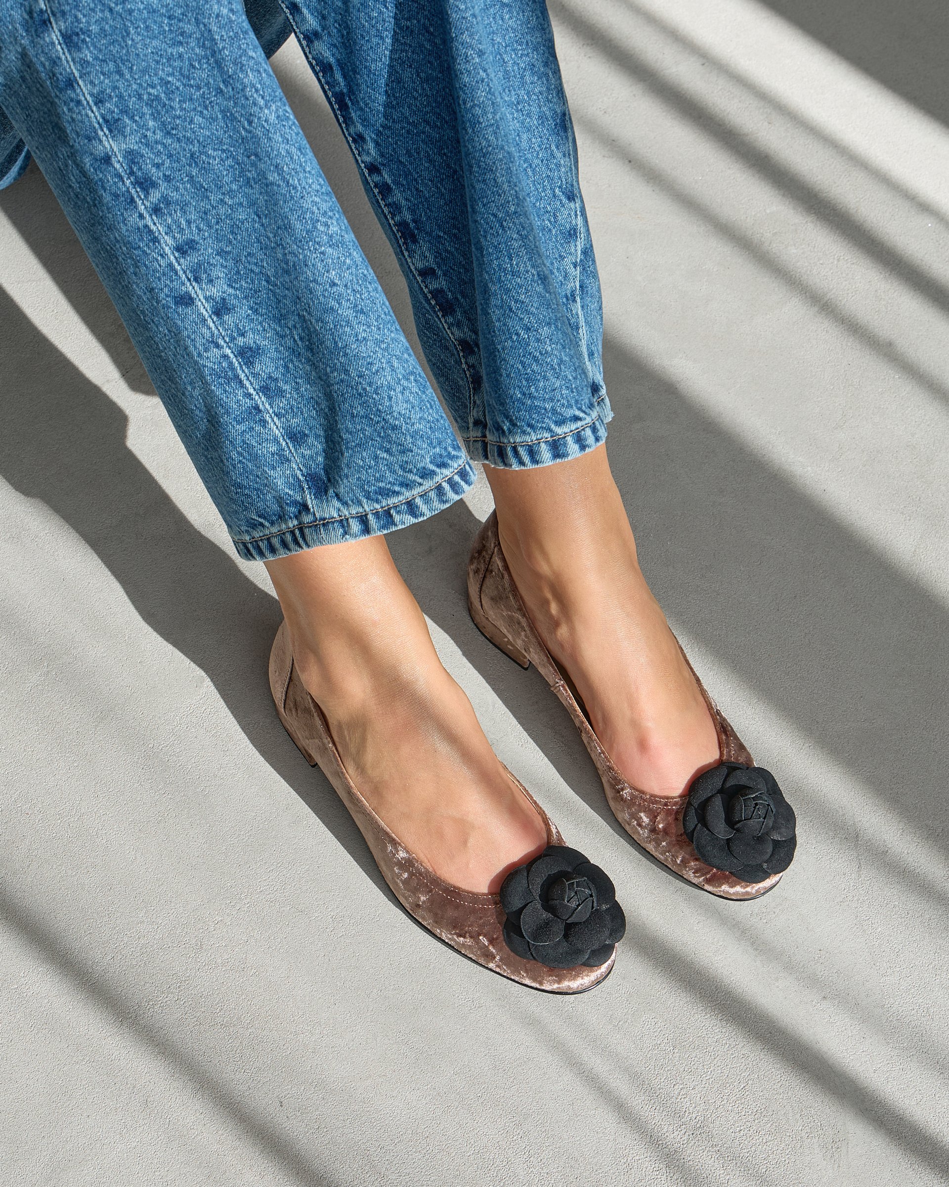 Бежевые балетки с цветочным декором - Image 6 of 7